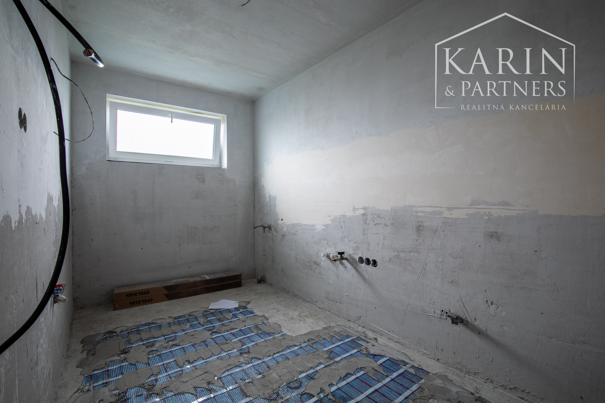 5I RODINNÝ DOM – HRUBÁ UZATVORENÁ STAVBA