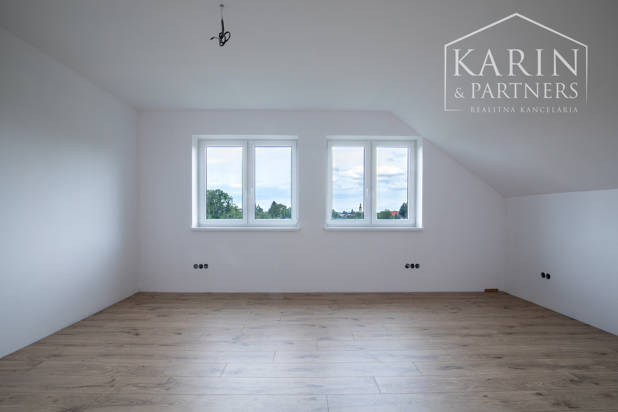 5I RODINNÝ DOM – HRUBÁ UZATVORENÁ STAVBA