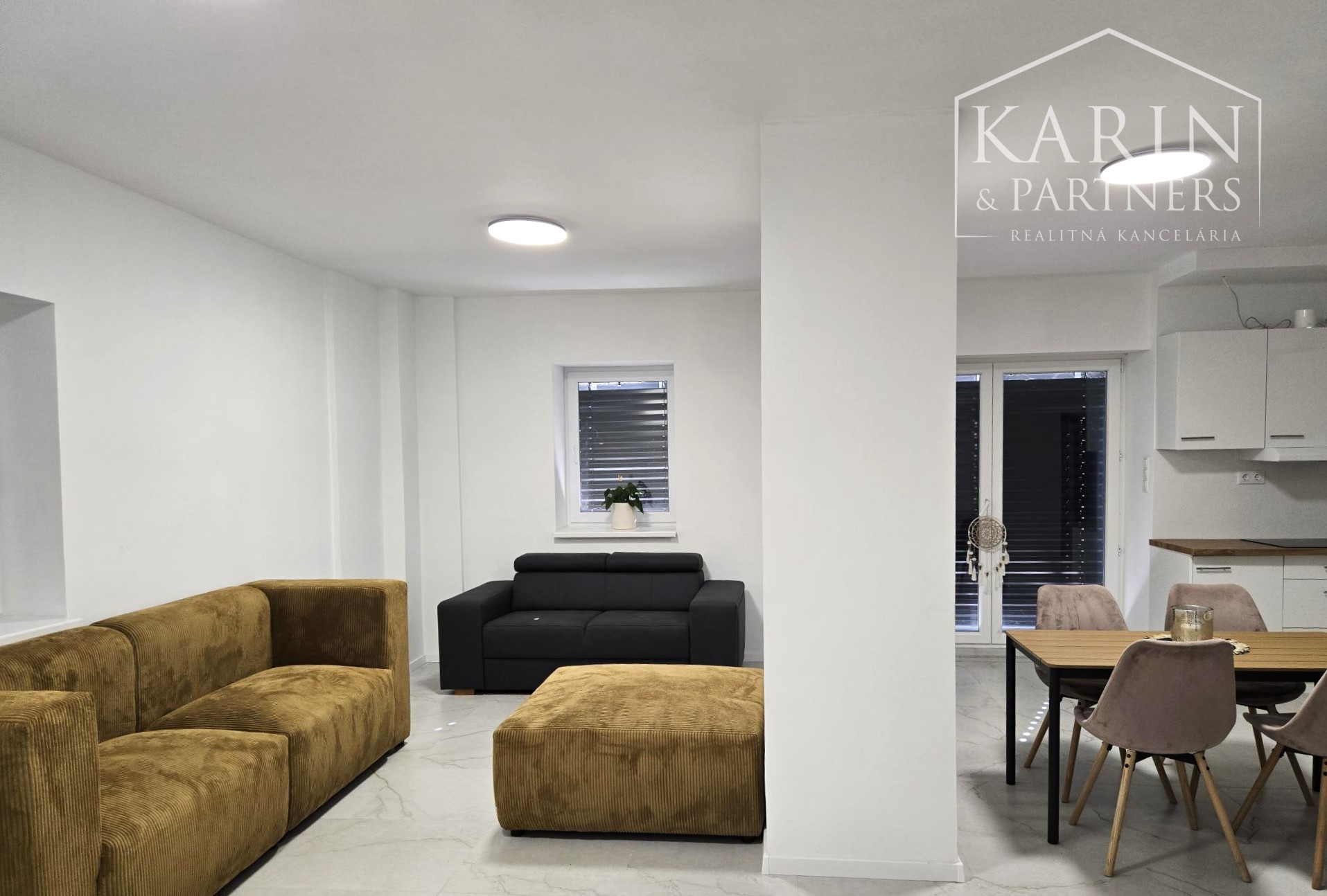 Predaj-rodinný dom 6 izbová novostavba, pozemok 998m2 v Maďarskej obci Bezenye.