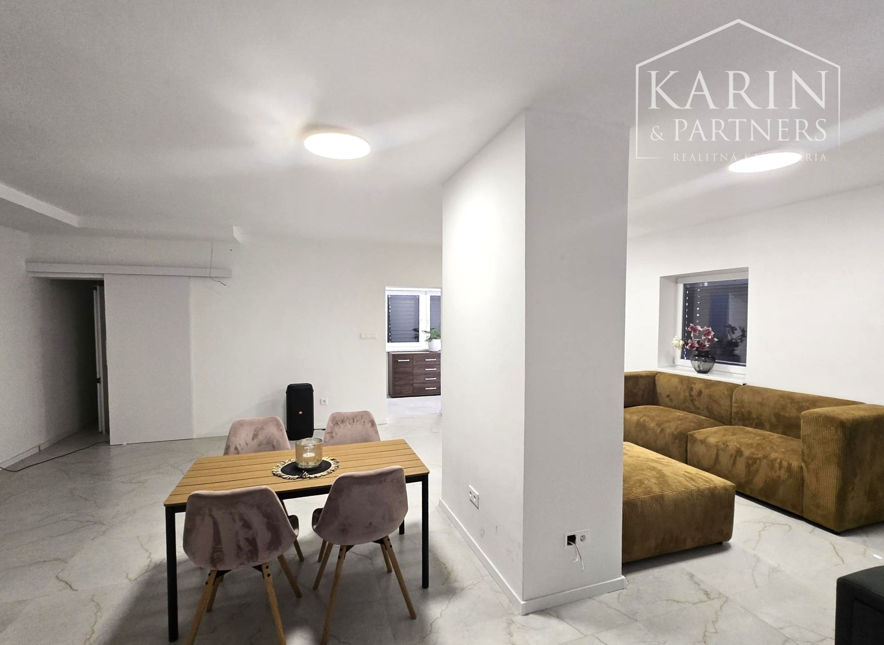 Predaj-rodinný dom 6 izbová novostavba, pozemok 998m2 v Maďarskej obci Bezenye.