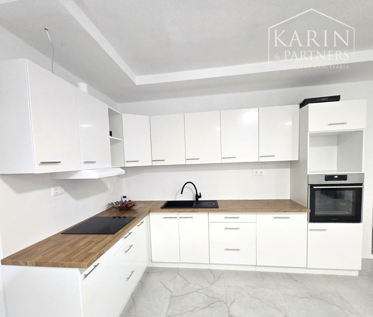 Predaj-rodinný dom 6 izbová novostavba, pozemok 998m2 v Maďarskej obci Bezenye.