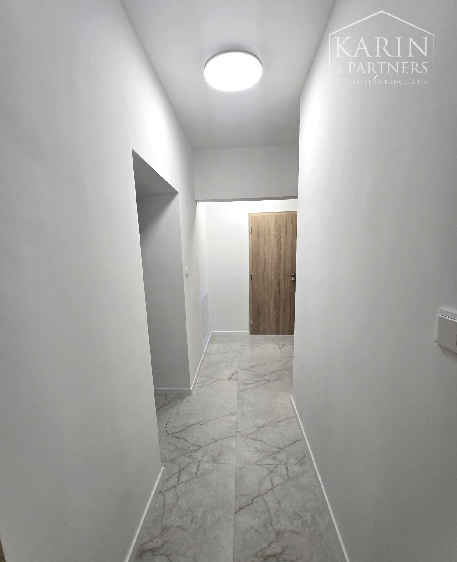 Predaj-rodinný dom 6 izbová novostavba, pozemok 998m2 v Maďarskej obci Bezenye.