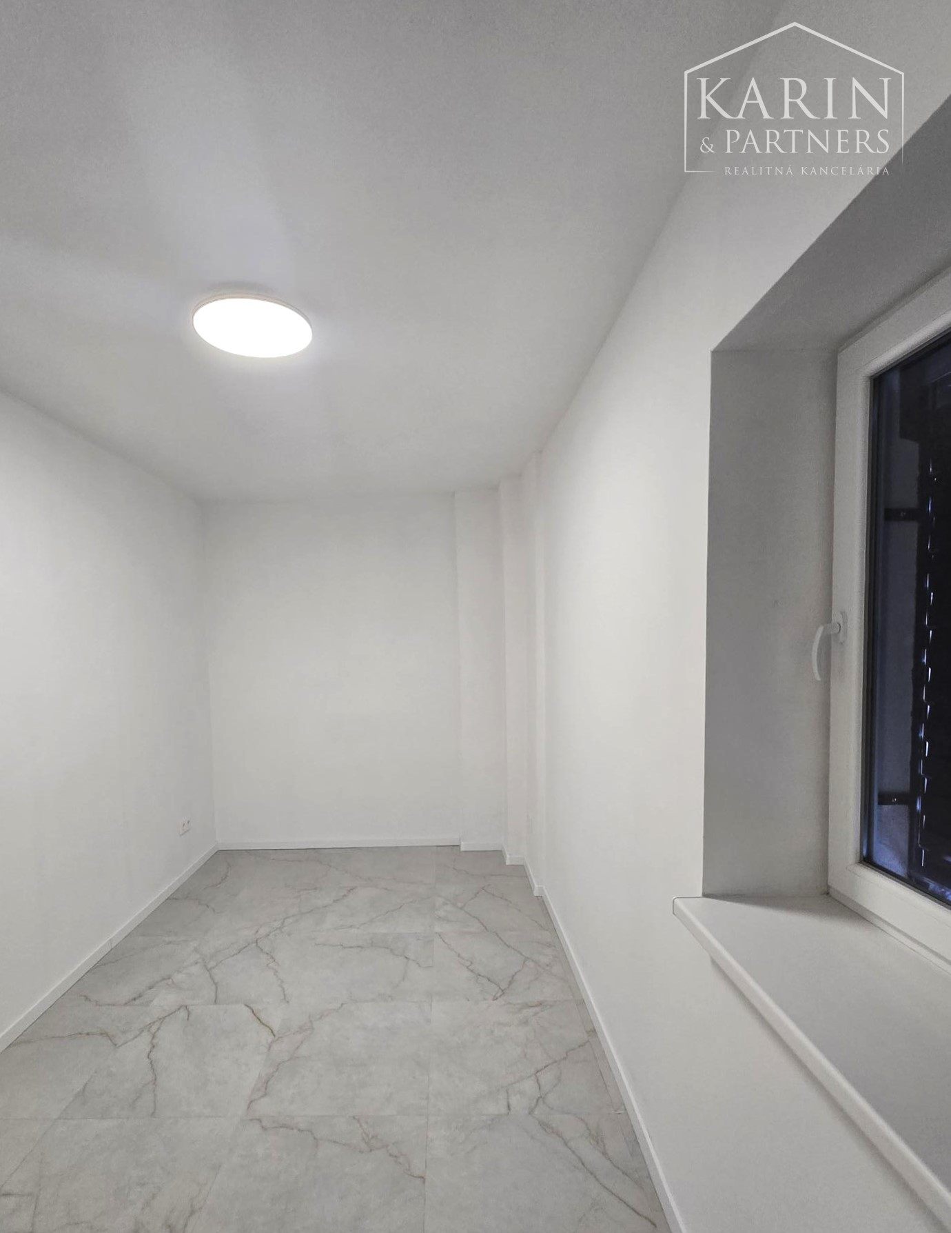 Predaj-rodinný dom 6 izbová novostavba, pozemok 998m2 v Maďarskej obci Bezenye.