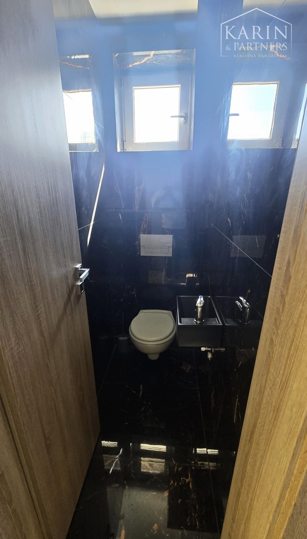 Predaj-rodinný dom 6 izbová novostavba, pozemok 998m2 v Maďarskej obci Bezenye.