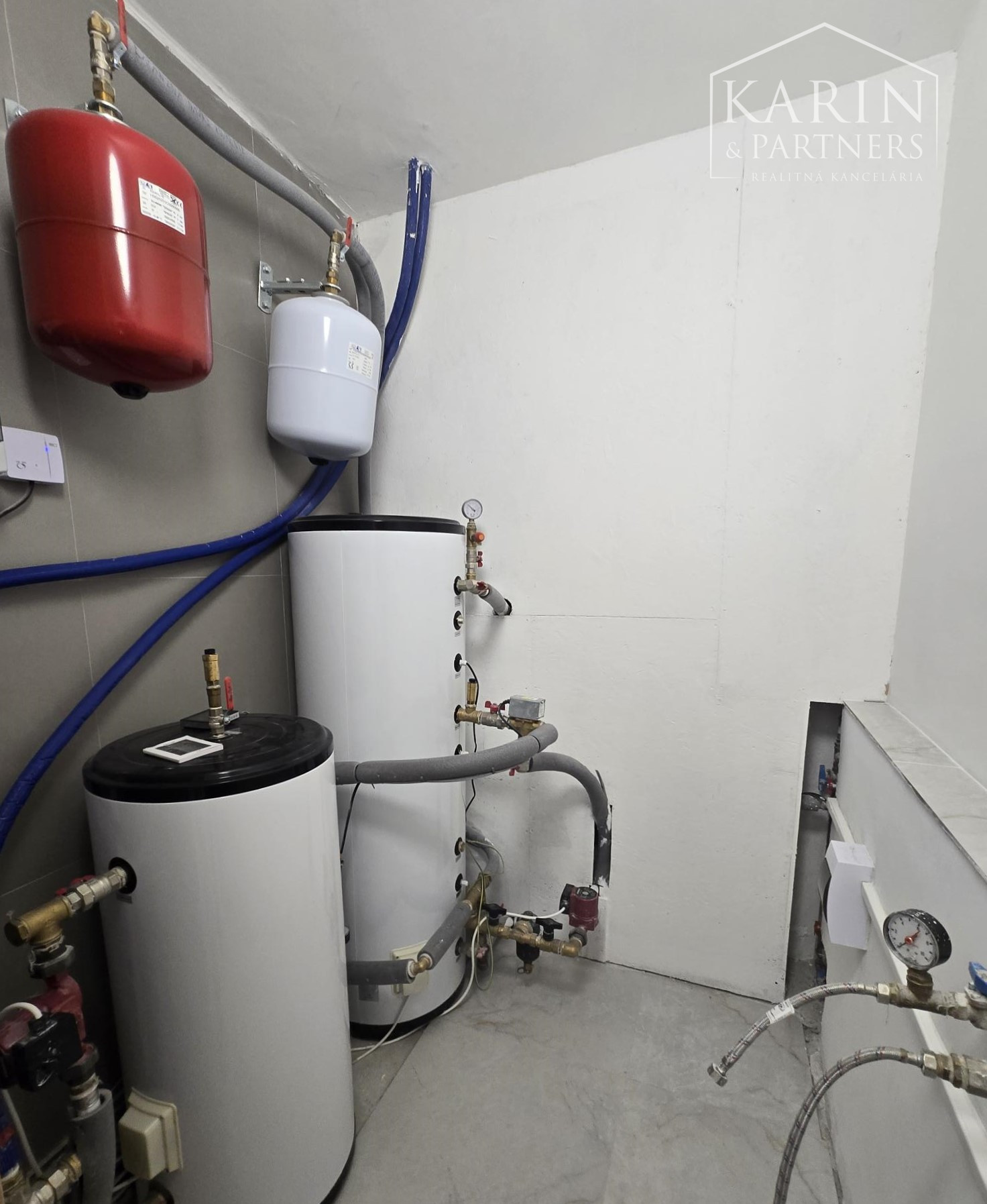 Predaj-rodinný dom 6 izbová novostavba, pozemok 998m2 v Maďarskej obci Bezenye.