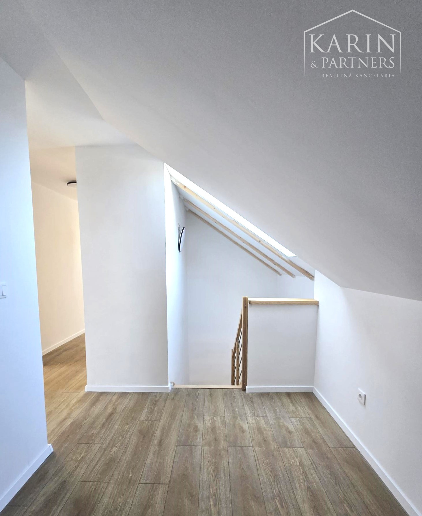 Predaj-rodinný dom 6 izbová novostavba, pozemok 998m2 v Maďarskej obci Bezenye.