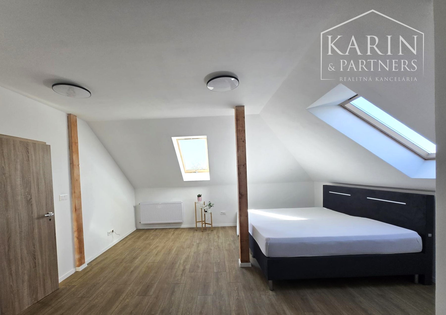 Predaj-rodinný dom 6 izbová novostavba, pozemok 998m2 v Maďarskej obci Bezenye.