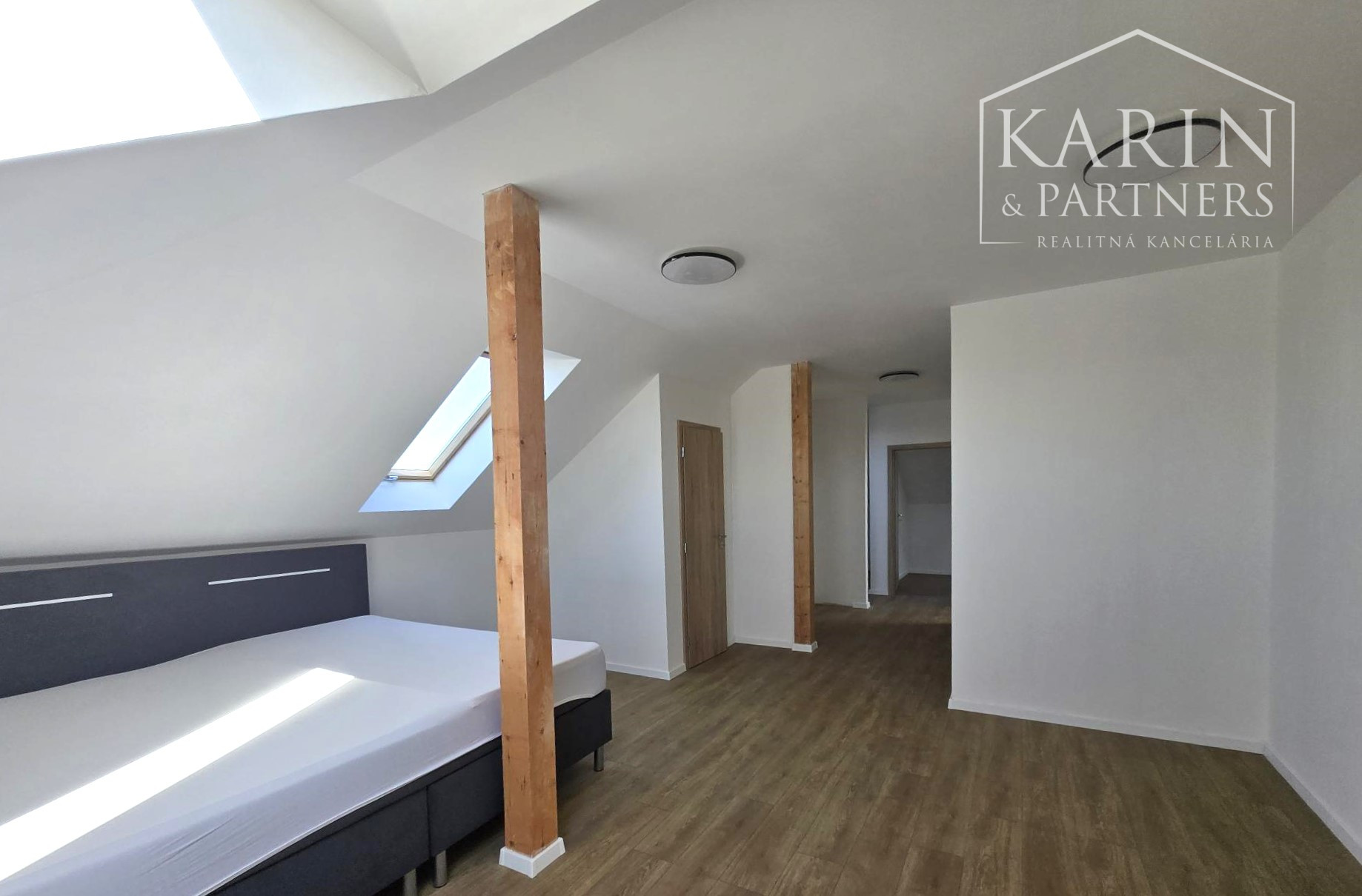 Predaj-rodinný dom 6 izbová novostavba, pozemok 998m2 v Maďarskej obci Bezenye.