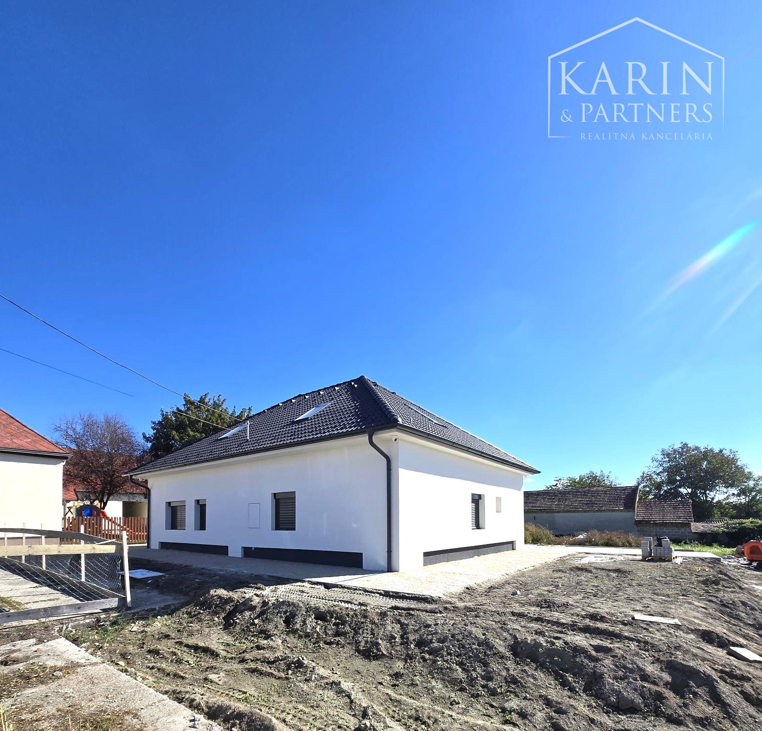 Predaj-rodinný dom 6 izbová novostavba, pozemok 998m2 v Maďarskej obci Bezenye.