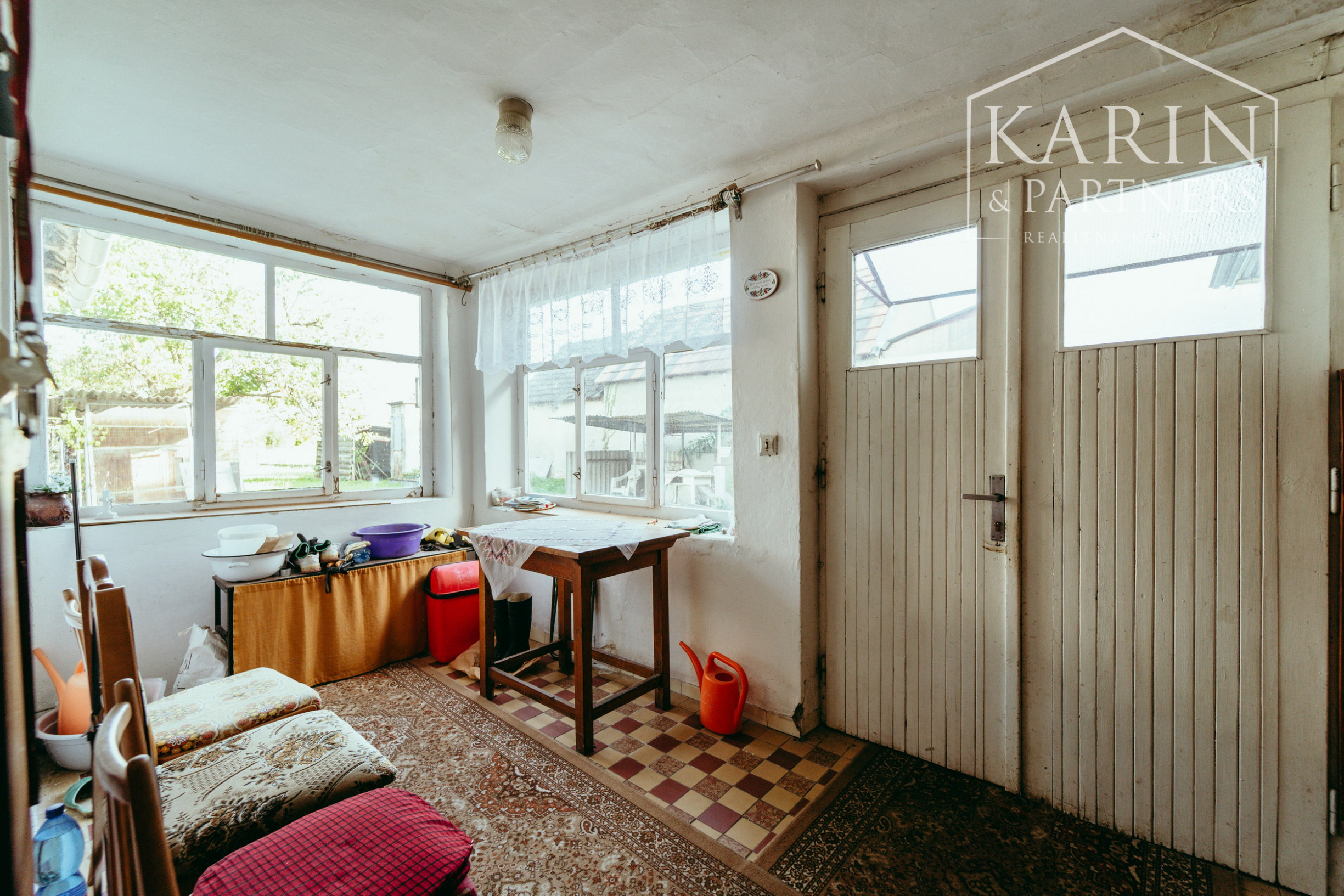 5i. rodinný dom v pôvodnom stave v obci Petrova Ves