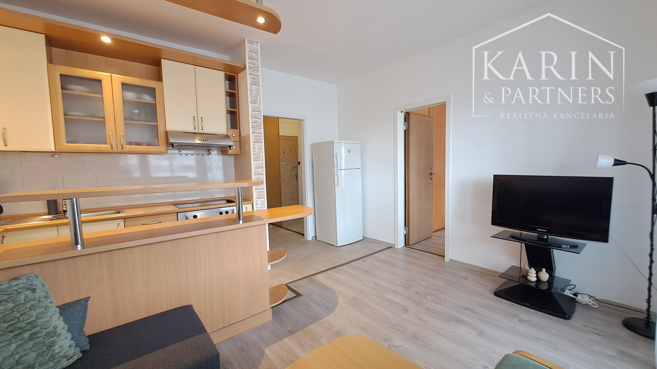 Prenájom zariadený 2-izbový byt, dve lodžie, Šustekova ul., Bratislava V Petržalka