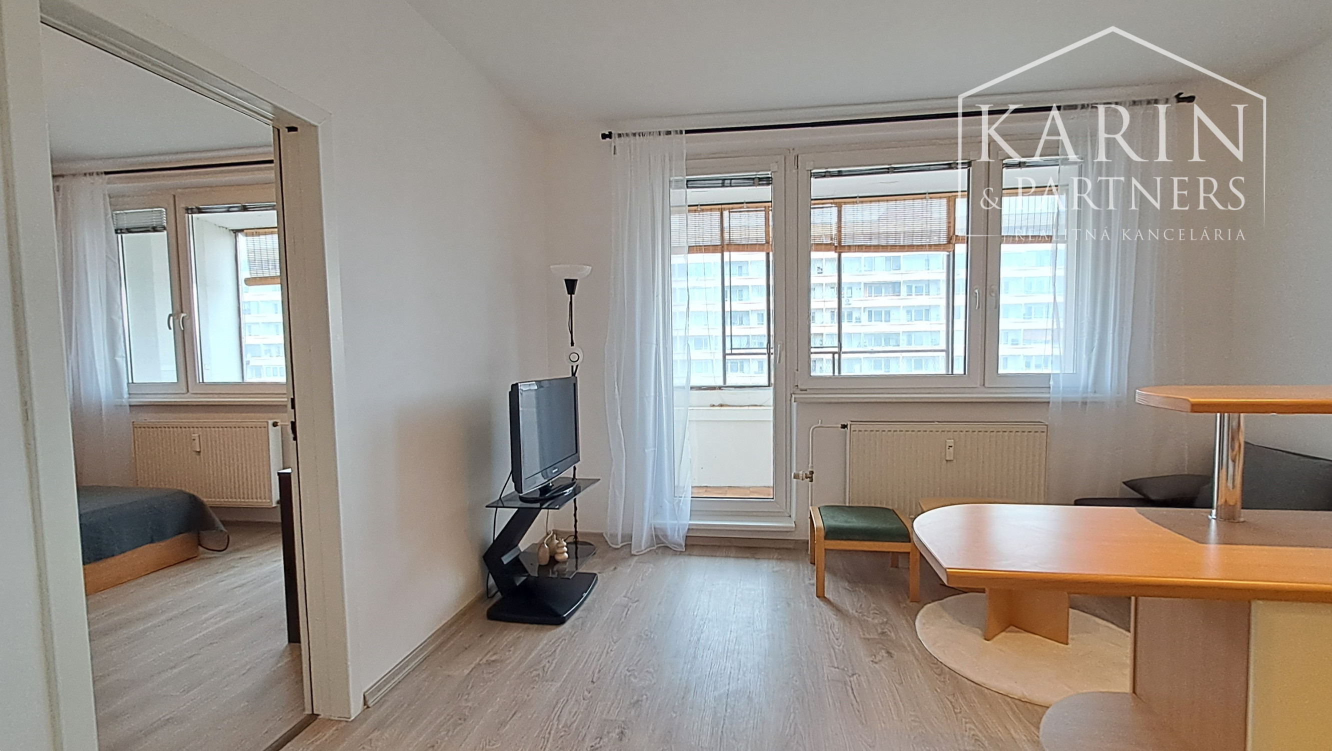 Prenájom zariadený 2-izbový byt, dve lodžie, Šustekova ul., Bratislava V Petržalka