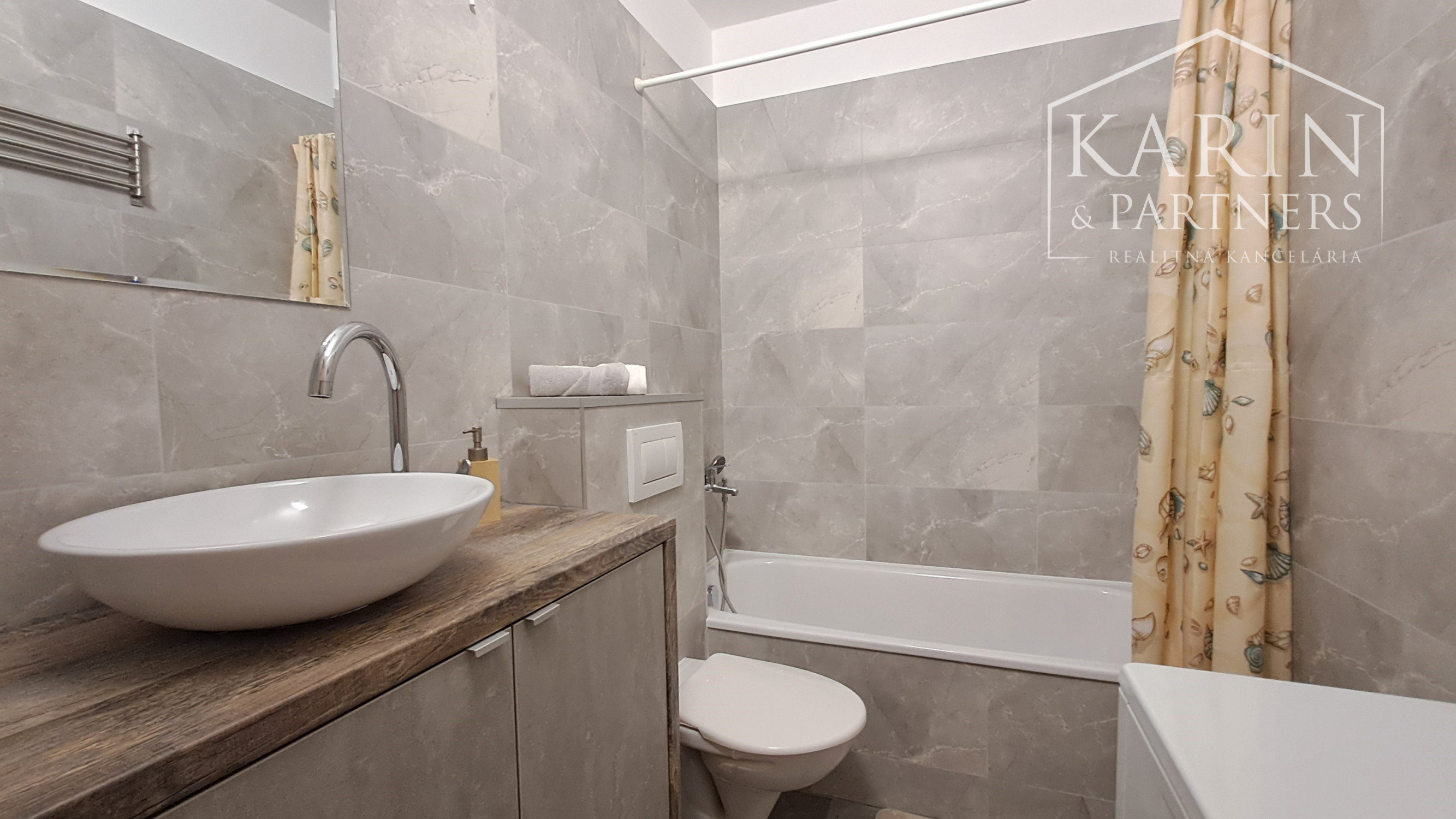 Prenájom zariadený 2-izbový byt, dve lodžie, Šustekova ul., Bratislava V Petržalka