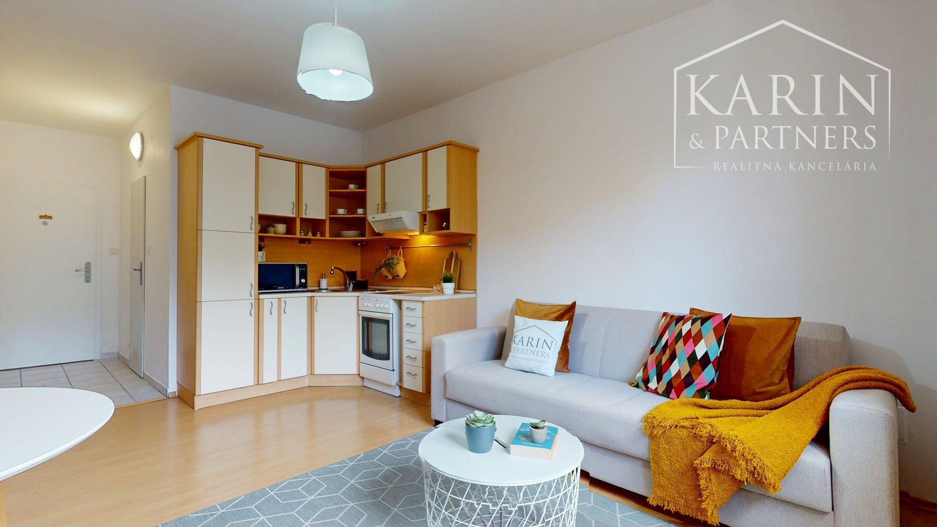 REZERVOVANÉ- 2-izbový byt v centre Rače | Plickova ulica | blízko viníc a lesa