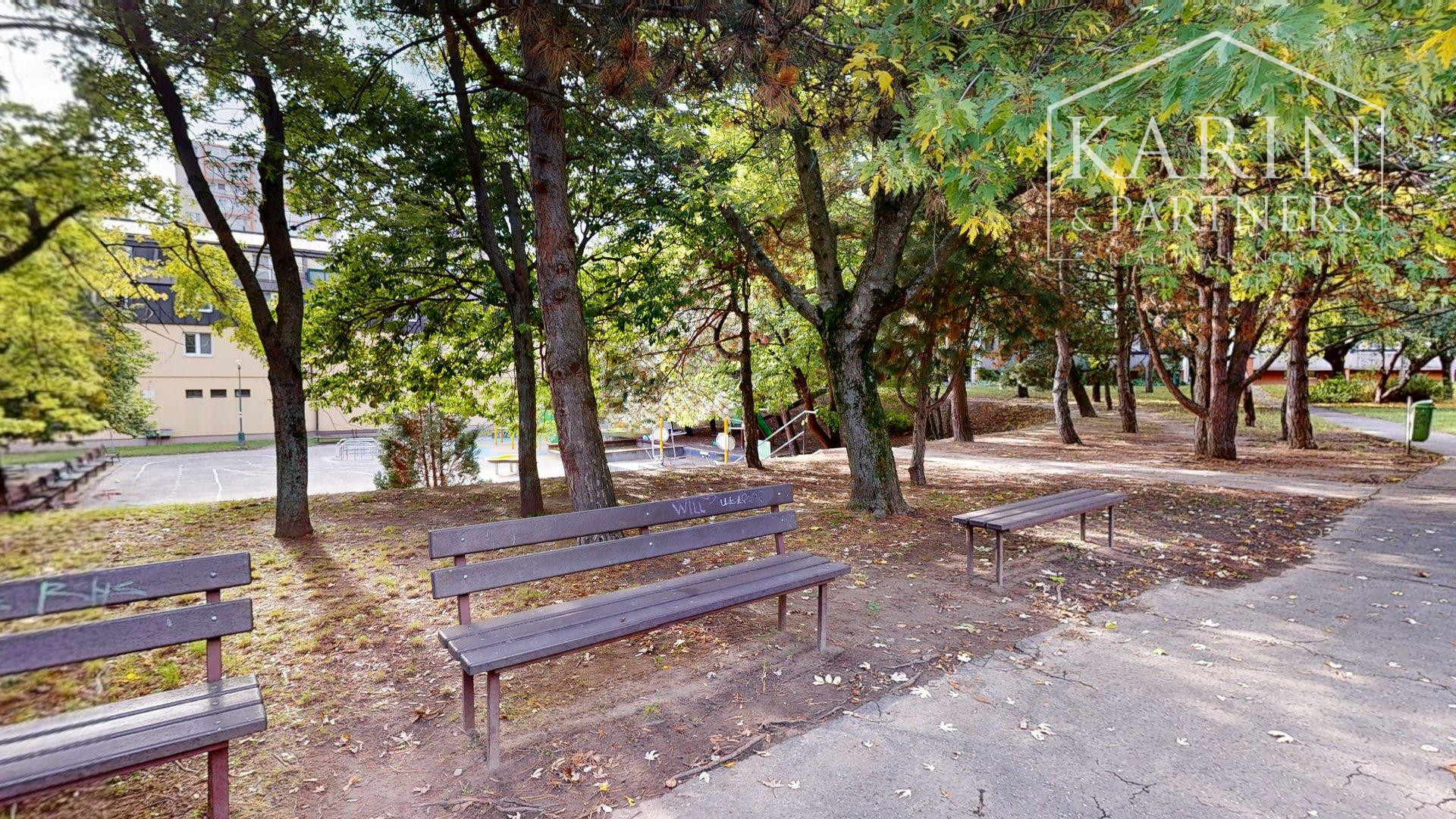 REZERVOVANÉ- 2-izbový byt v centre Rače | Plickova ulica | blízko viníc a lesa