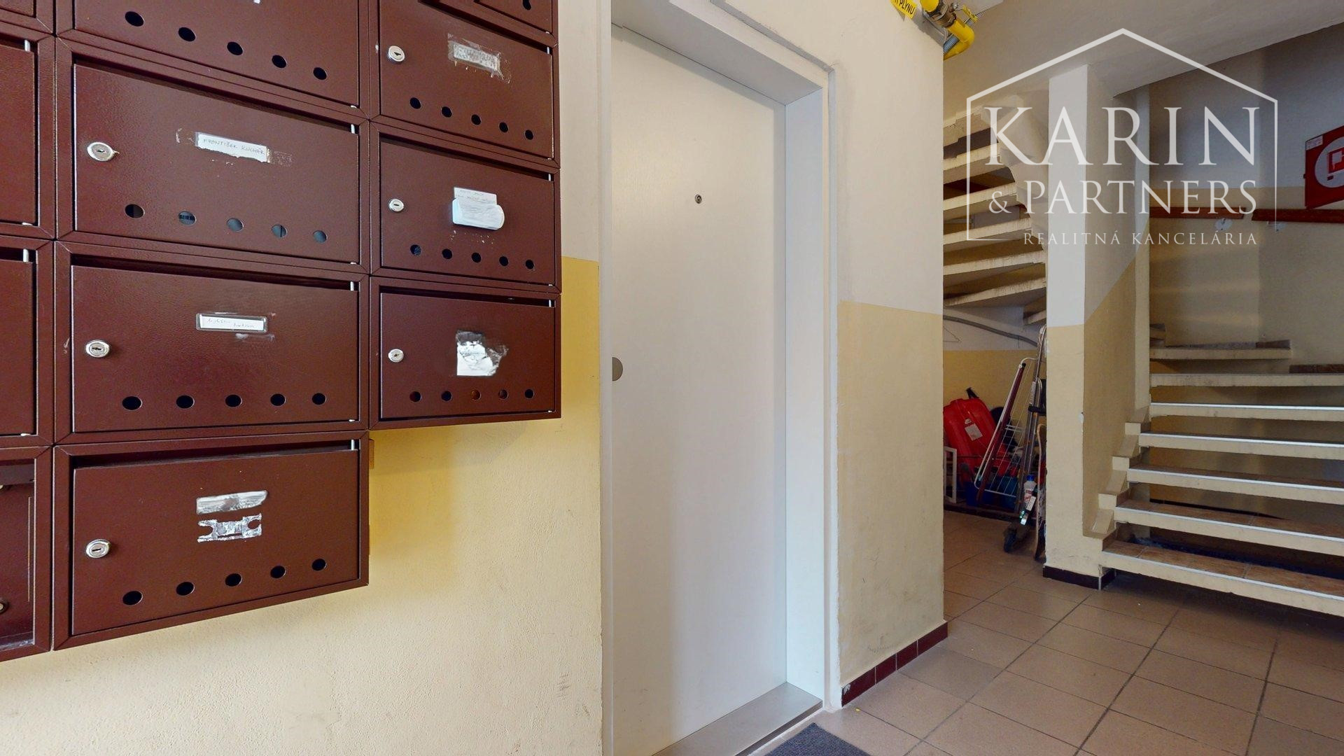 REZERVOVANÉ- 2-izbový byt v centre Rače | Plickova ulica | blízko viníc a lesa