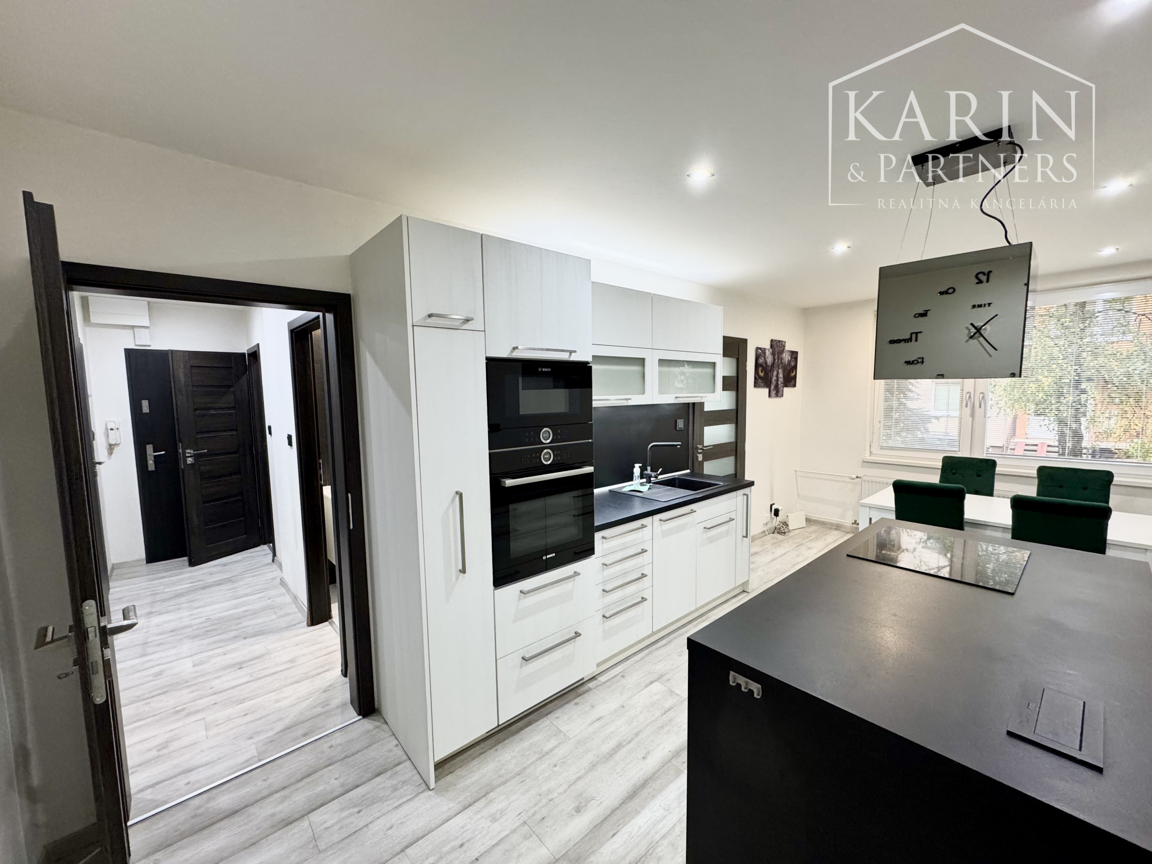 2i ZARIADENÝ BYT NA PREDAJ, HOLÍČ, PRI KAŠTIELI