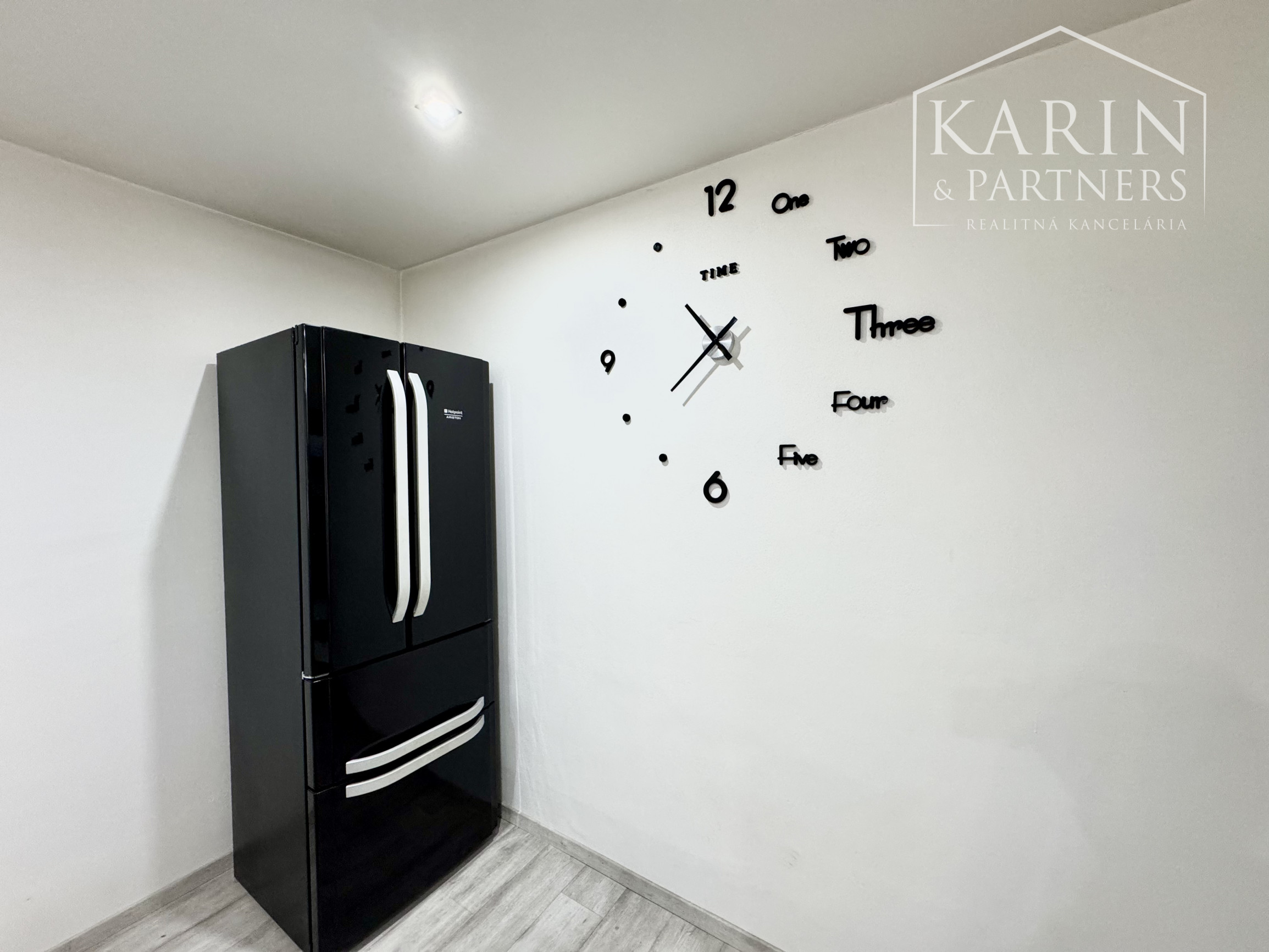 2i ZARIADENÝ BYT NA PREDAJ, HOLÍČ, PRI KAŠTIELI