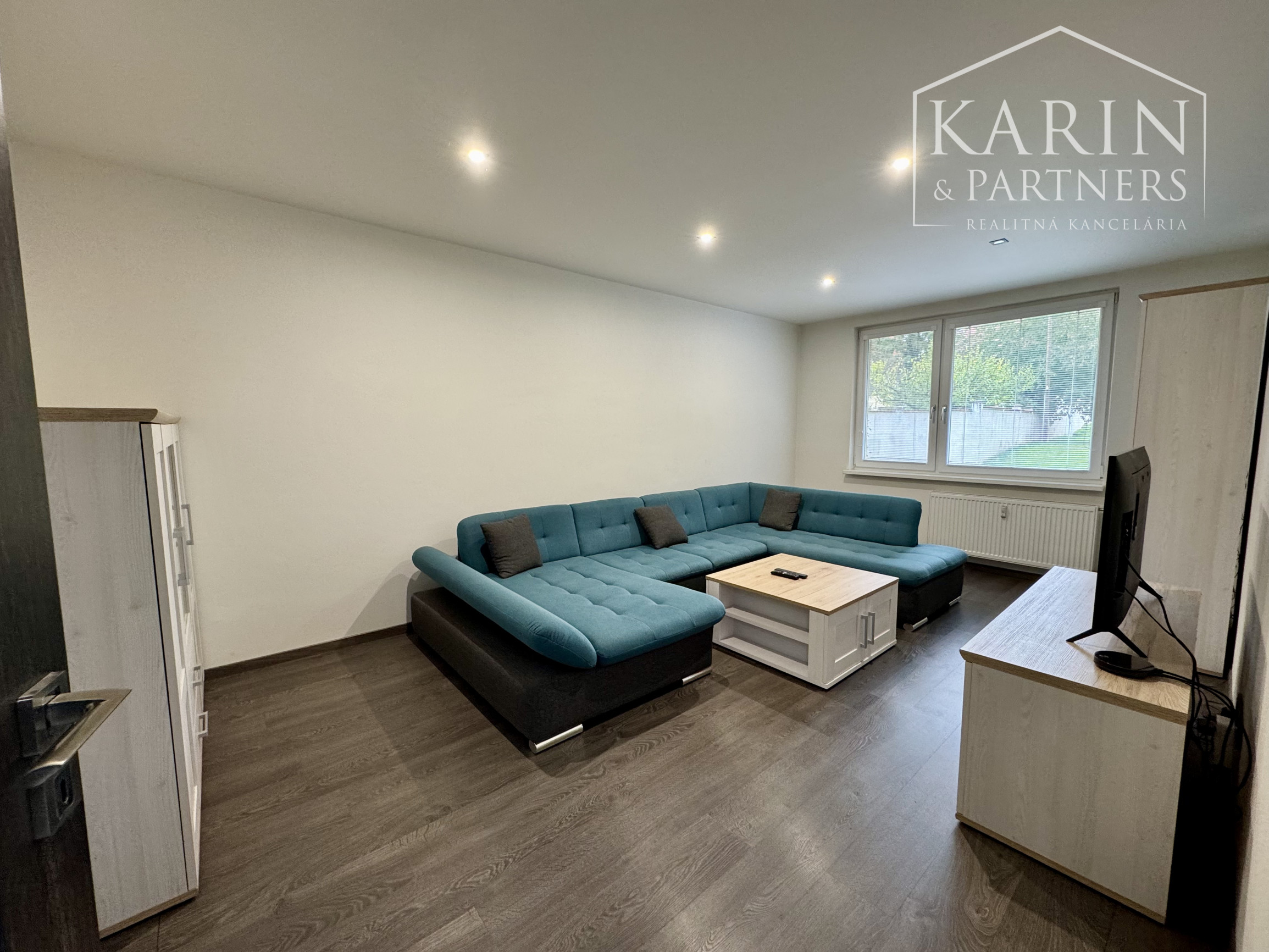 2i ZARIADENÝ BYT NA PREDAJ, HOLÍČ, PRI KAŠTIELI