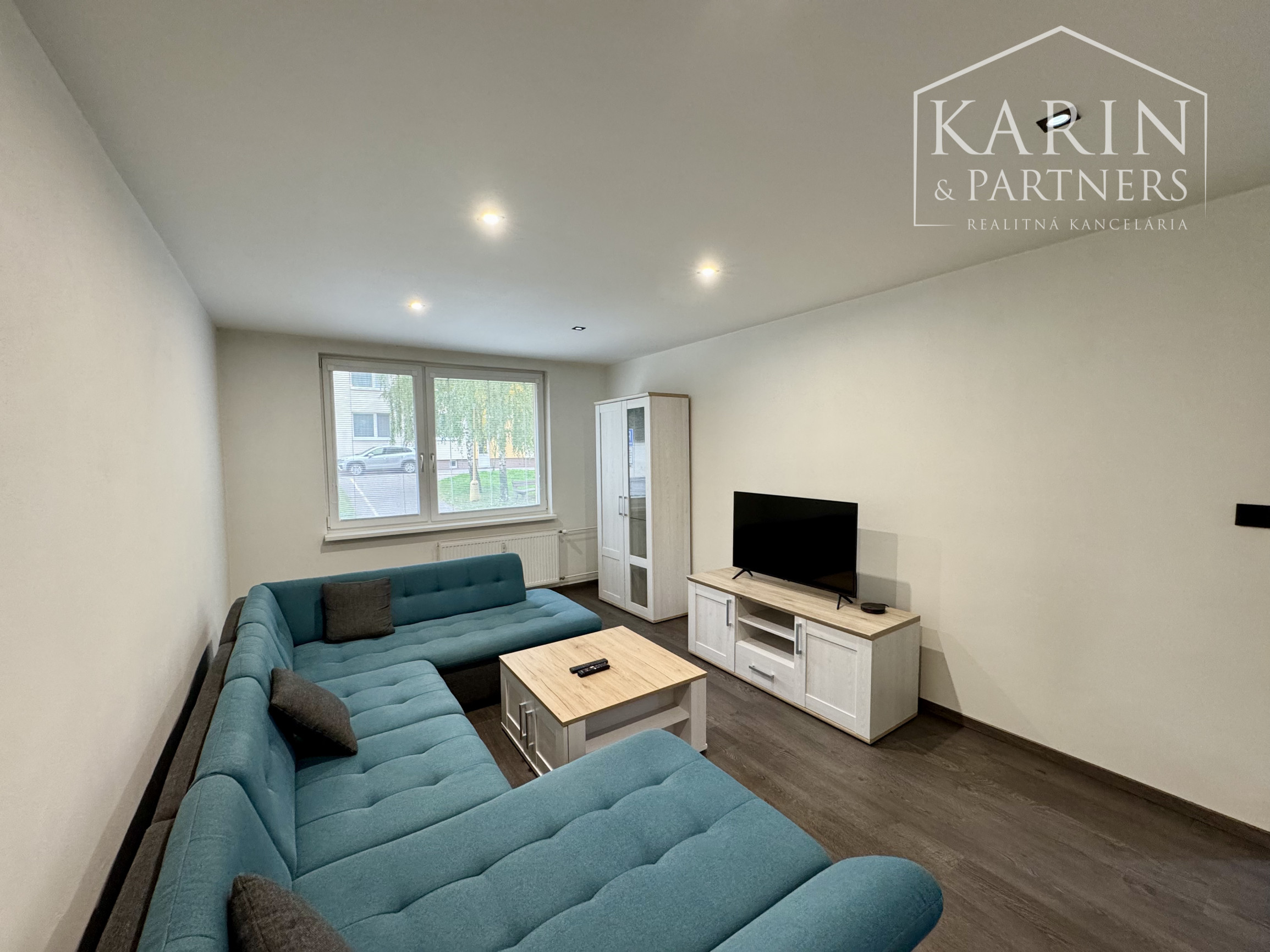 2i ZARIADENÝ BYT NA PREDAJ, HOLÍČ, PRI KAŠTIELI