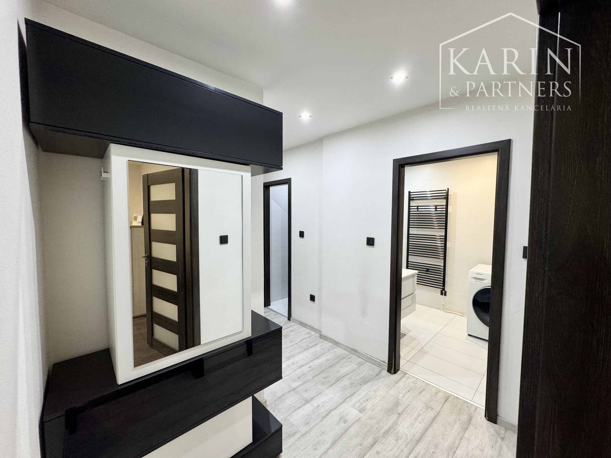 2i ZARIADENÝ BYT NA PREDAJ, HOLÍČ, PRI KAŠTIELI