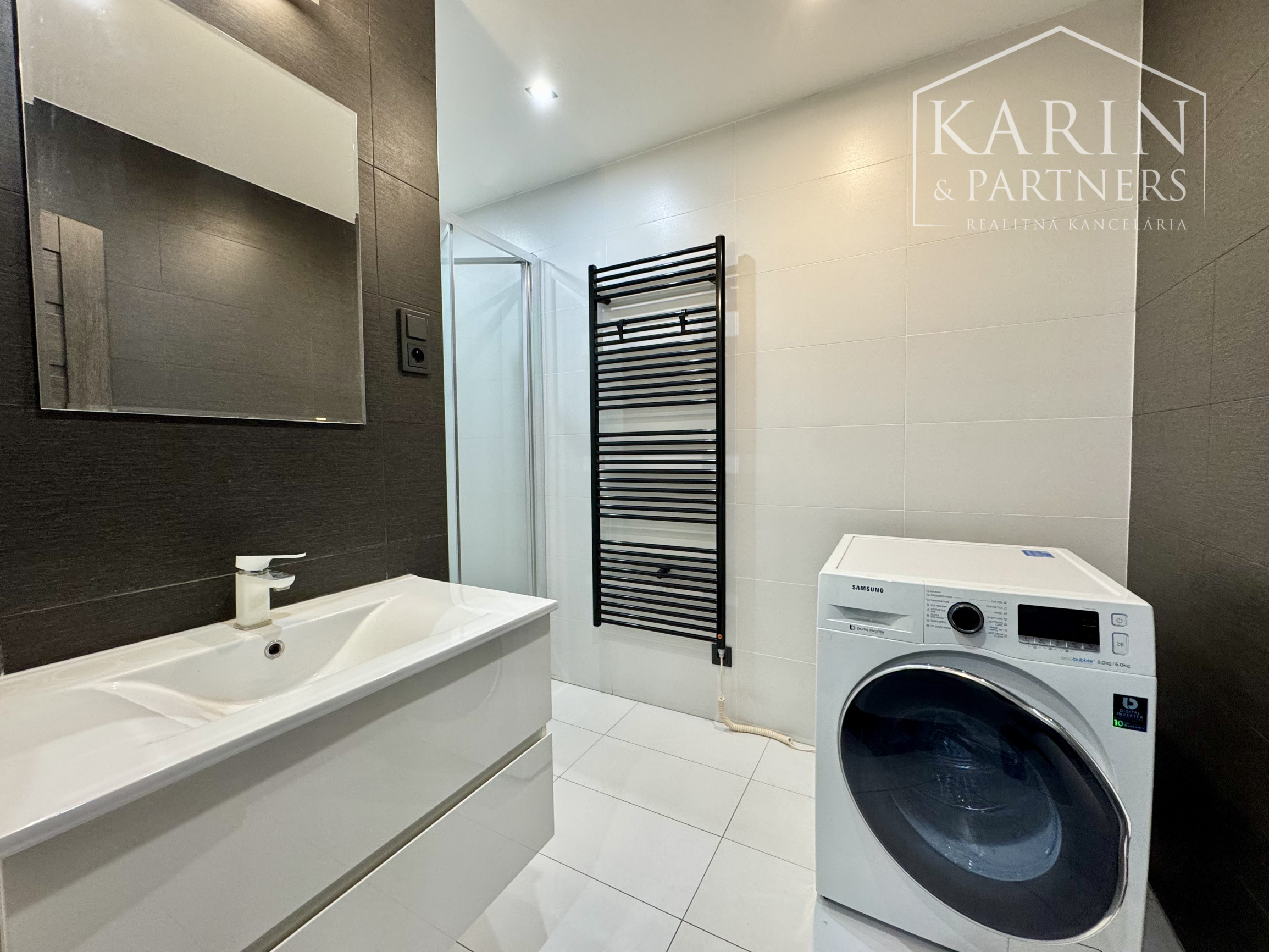 2i ZARIADENÝ BYT NA PREDAJ, HOLÍČ, PRI KAŠTIELI