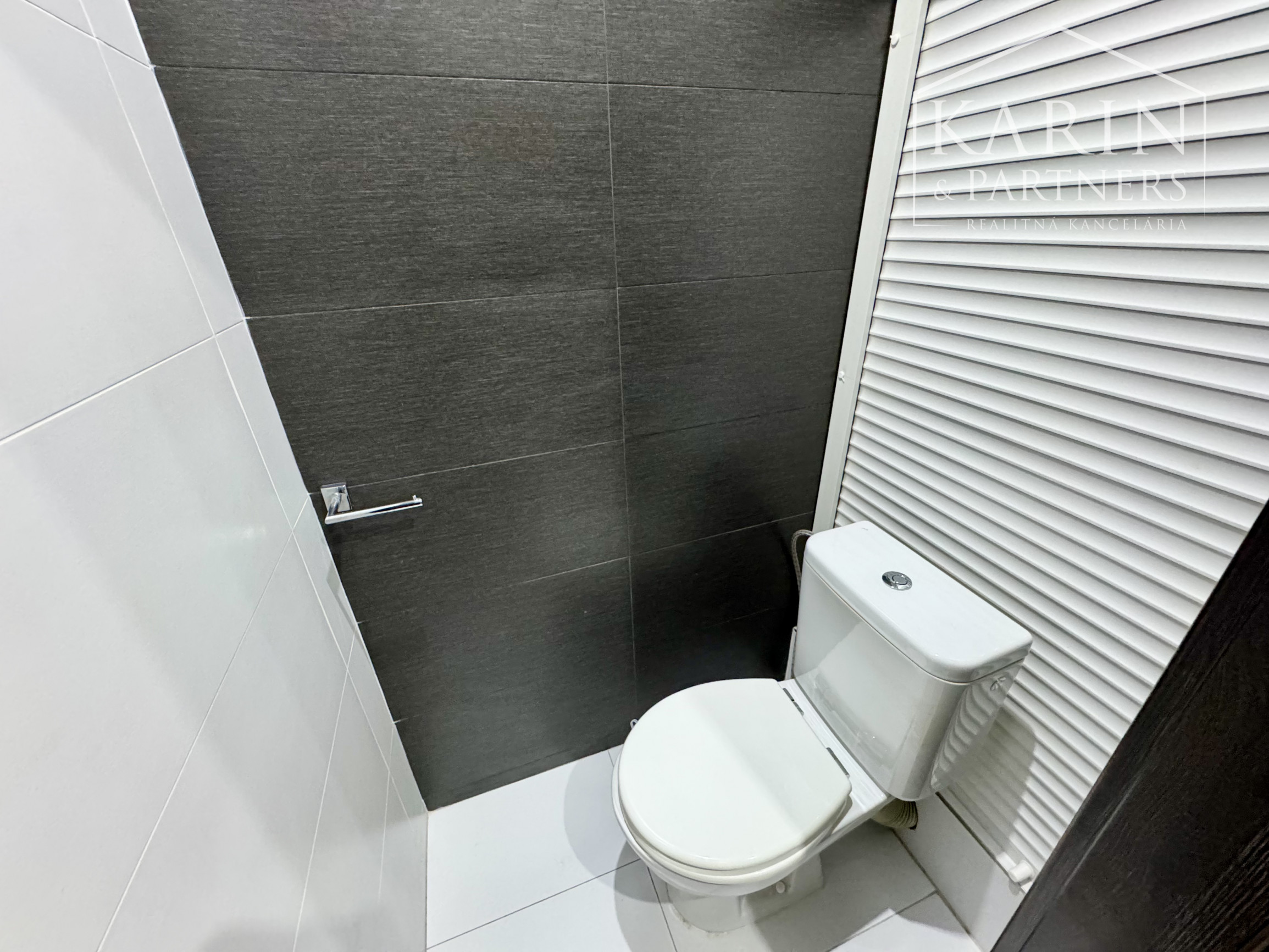 2i ZARIADENÝ BYT NA PREDAJ, HOLÍČ, PRI KAŠTIELI