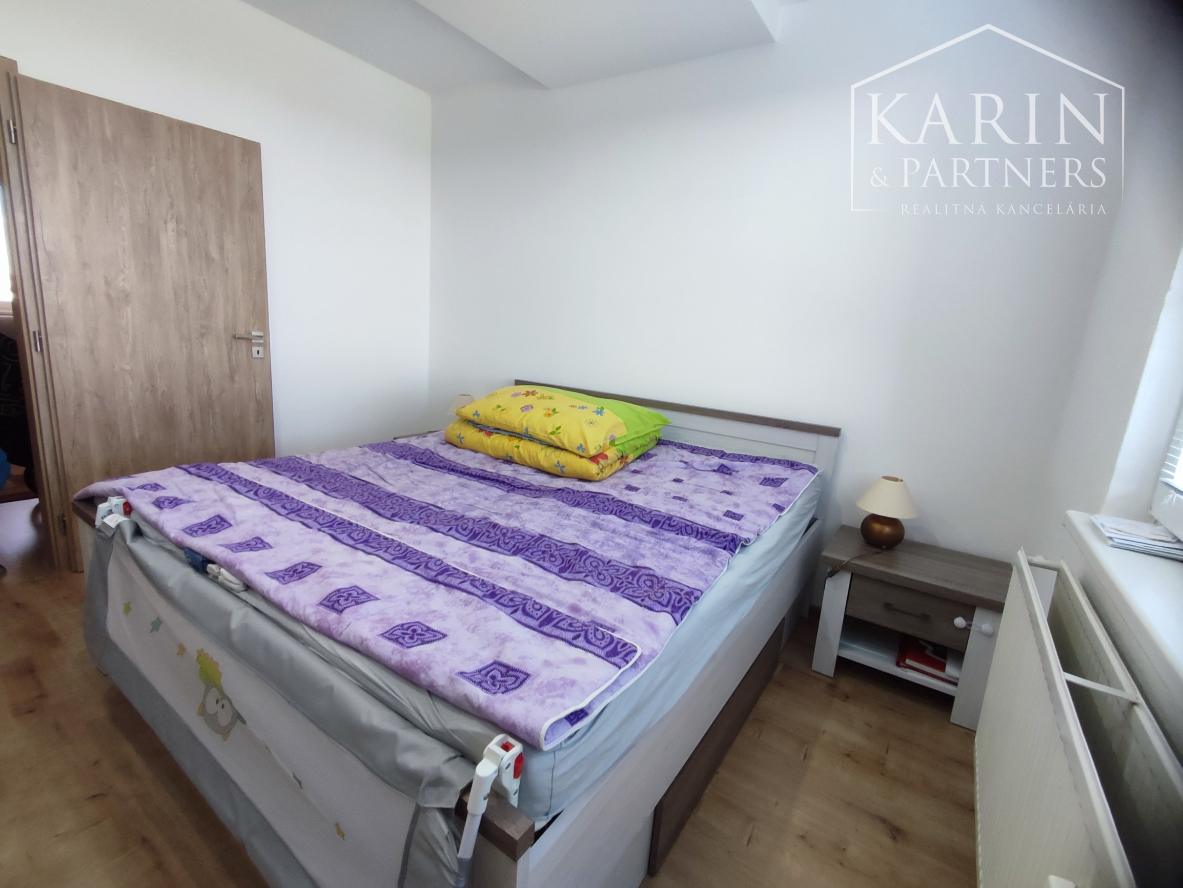 Na predaj kompletne zrekonštruovaný 3-izbový byt s balkónom, komorou a 2 pivnicami – Nové Zámky