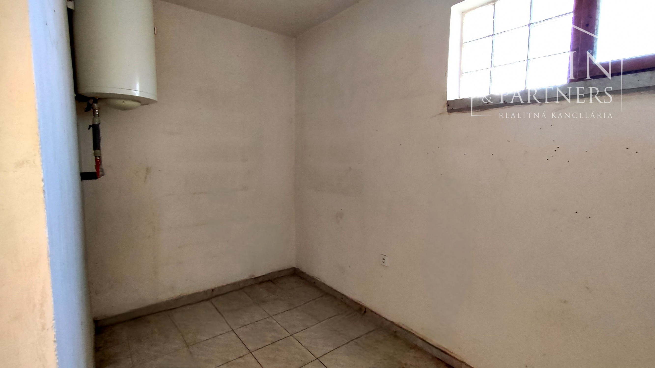 Exkluzívne: Rodinný dom Vinodol, 4-izbový, / Nitra 15km /