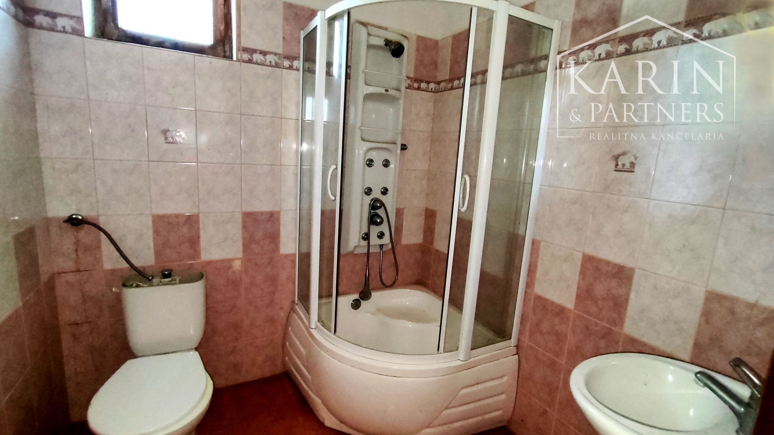 Exkluzívne: Rodinný dom Vinodol, 4-izbový, / Nitra 15km /