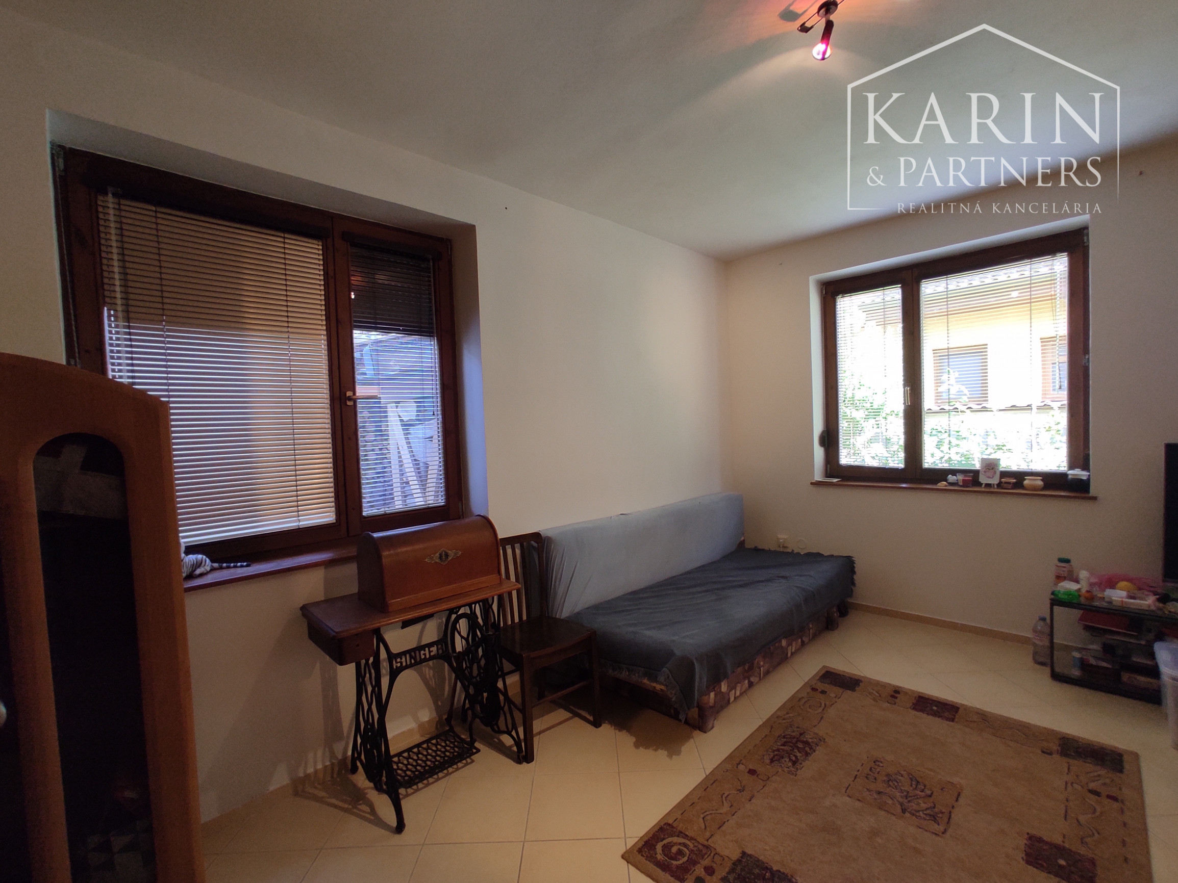 Dvojgeneračný 5-izbový rodinný dom, Ivanka pri Dunaji