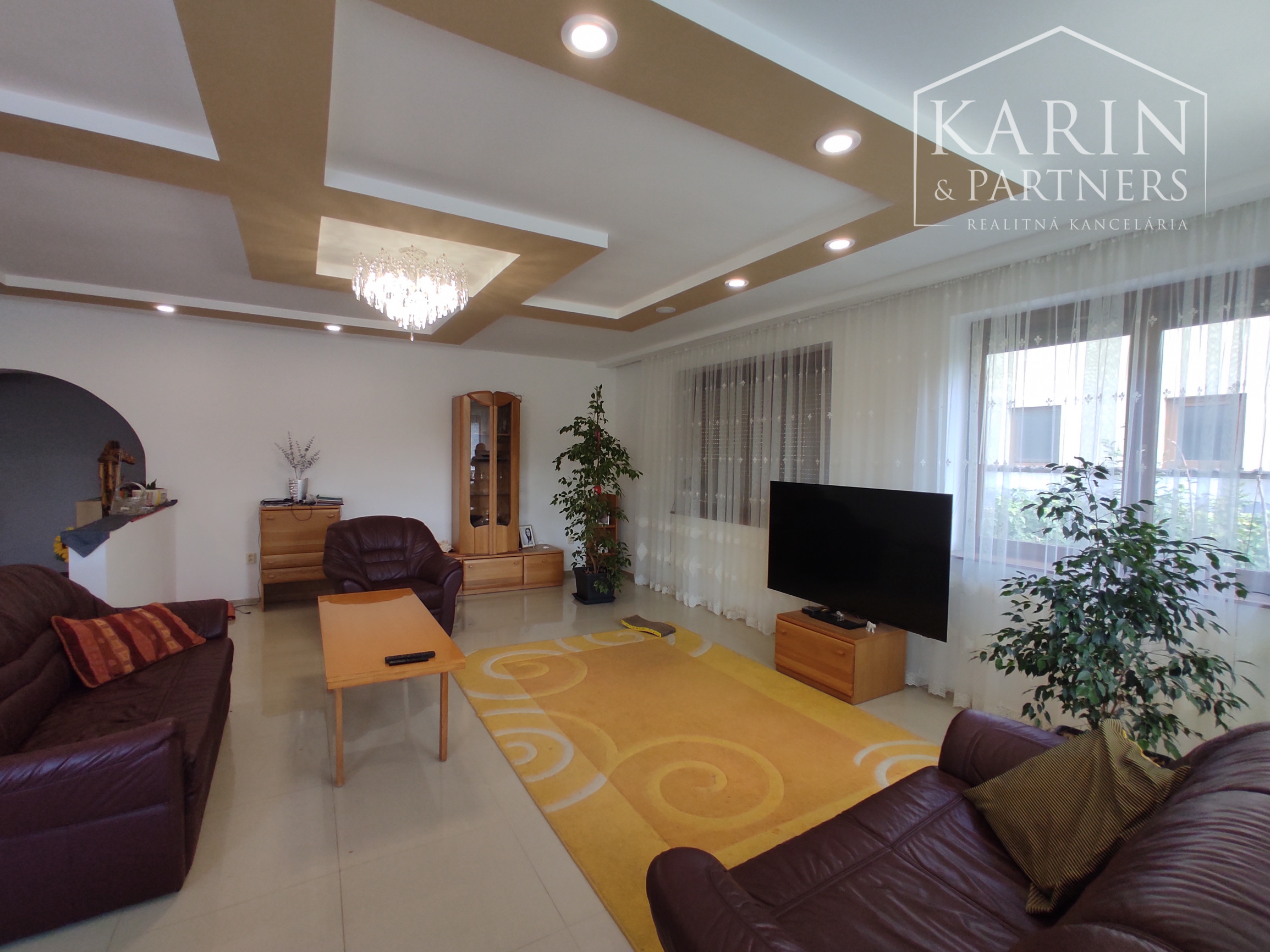 Dvojgeneračný 5-izbový rodinný dom, Ivanka pri Dunaji