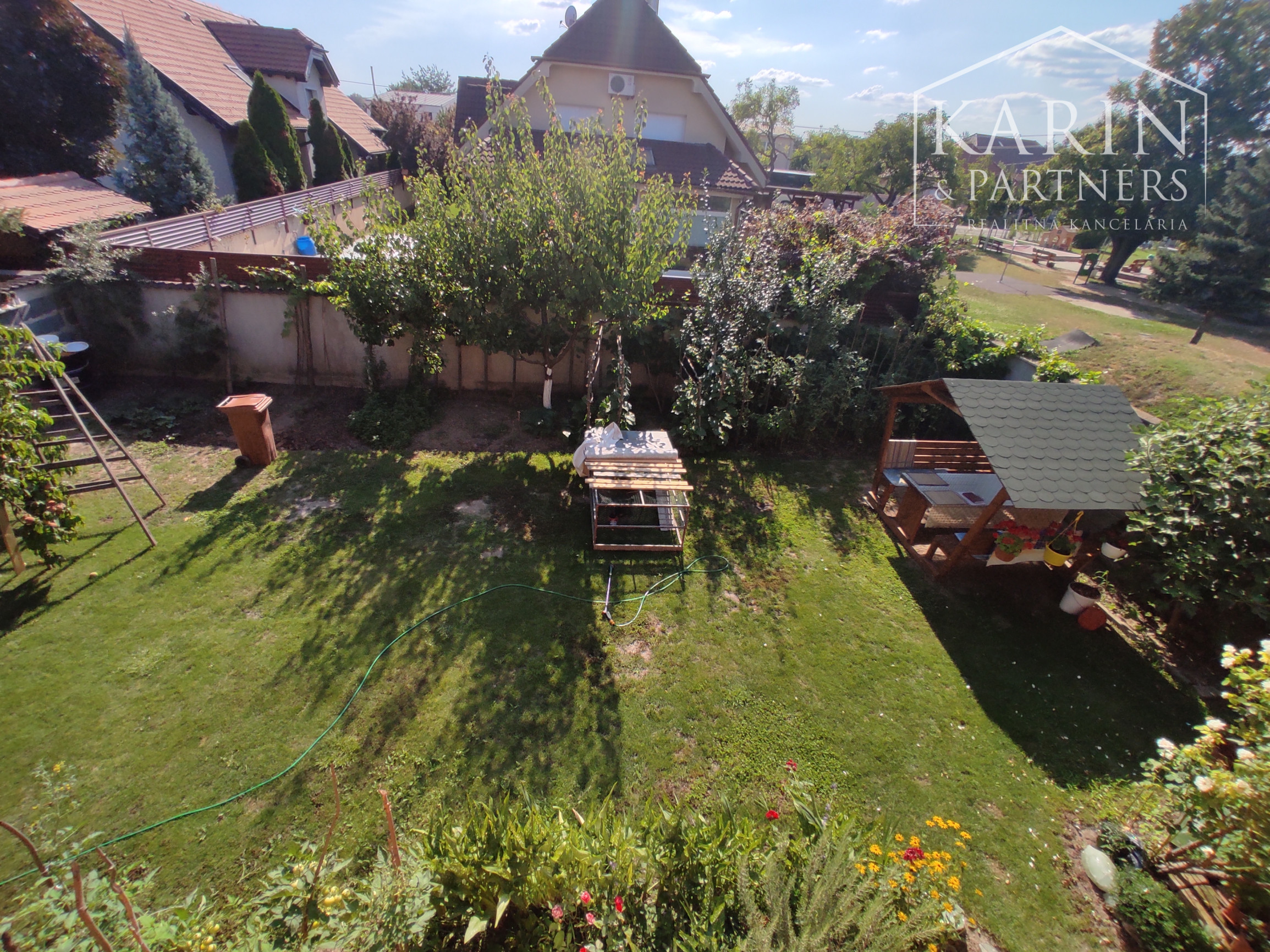 Dvojgeneračný 5-izbový rodinný dom, Ivanka pri Dunaji