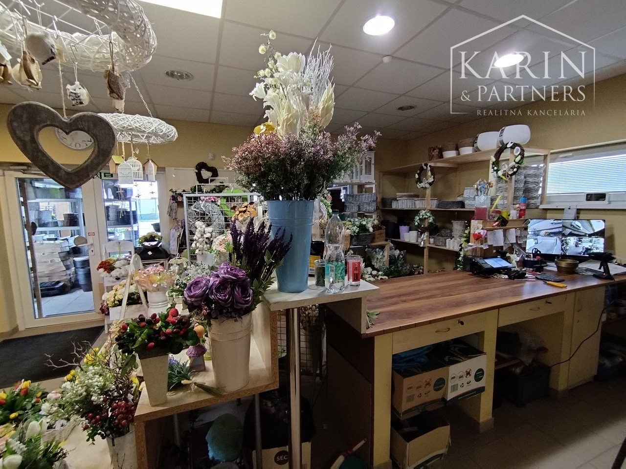 Obchodný priestor so skladom a pozemkom, Veľký Biel