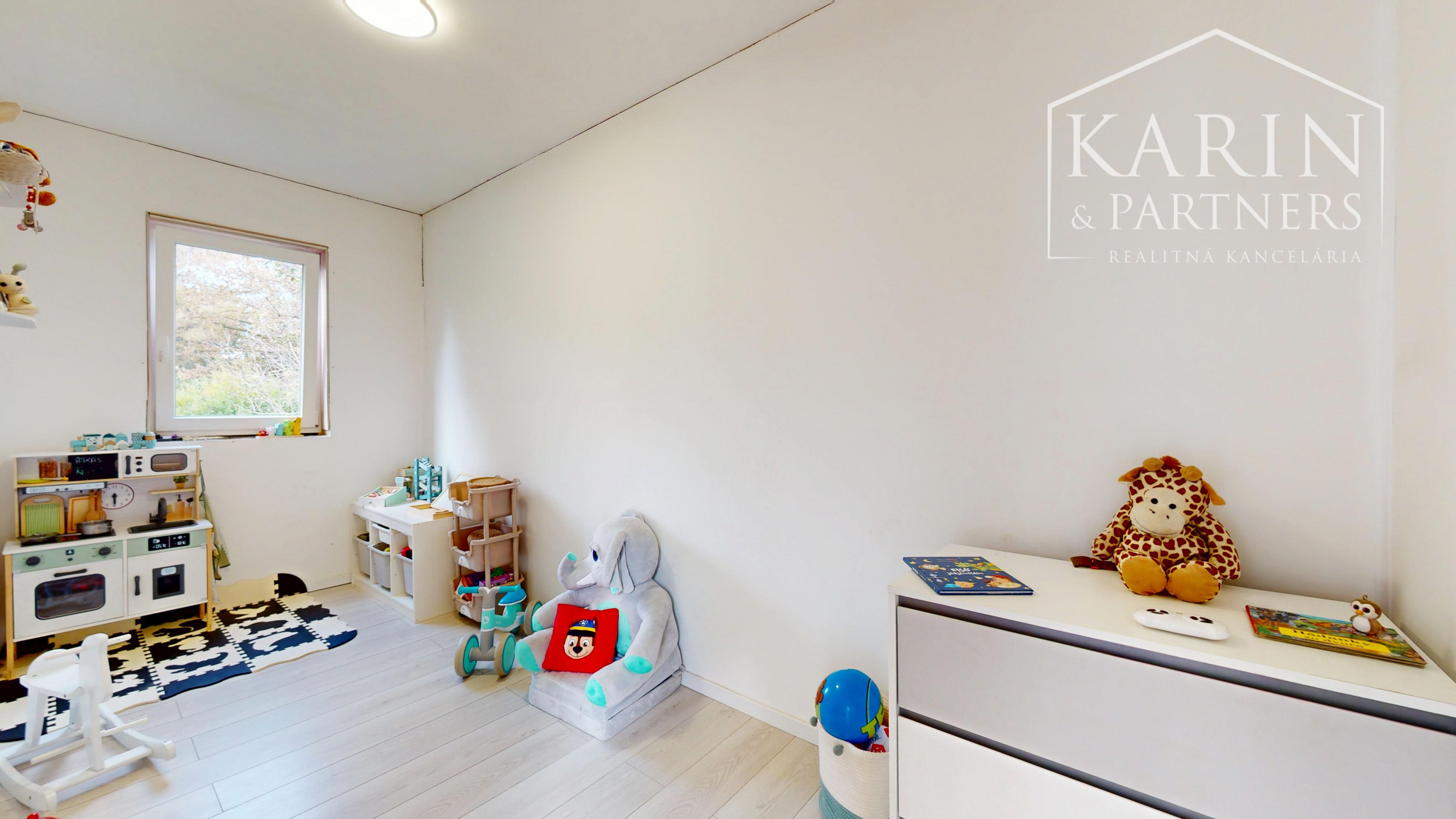 KOMPLETNE ZARIADENÝ 3I DREVODOM V CHATOVEJ OSADE