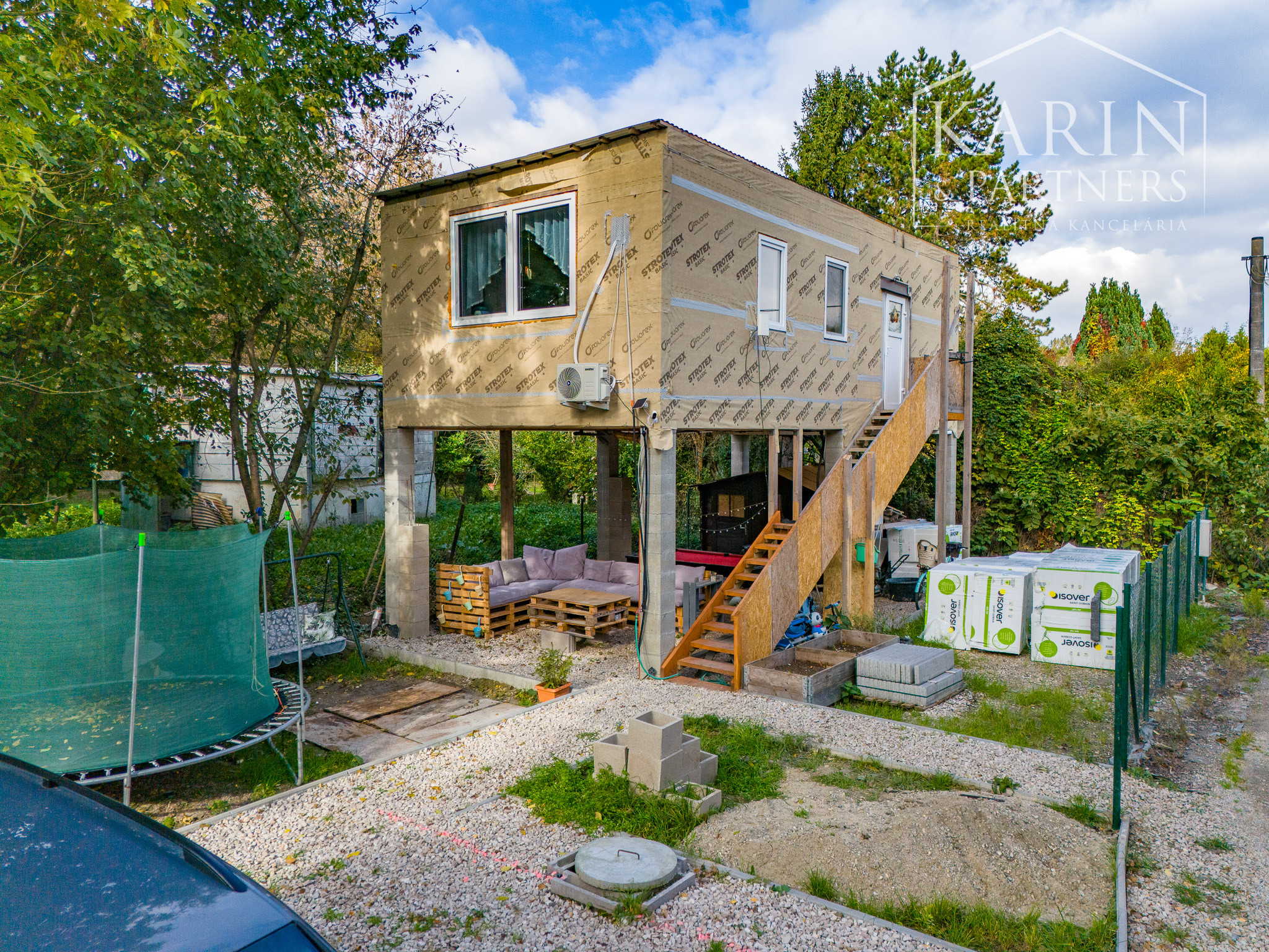 KOMPLETNE ZARIADENÝ 3I DREVODOM V CHATOVEJ OSADE