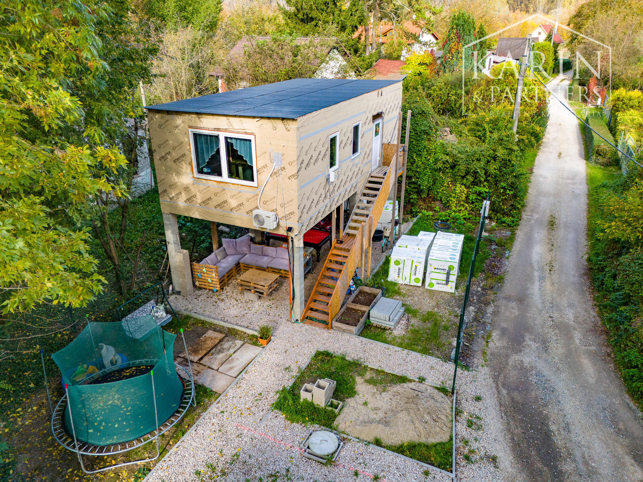 KOMPLETNE ZARIADENÝ 3I DREVODOM V CHATOVEJ OSADE