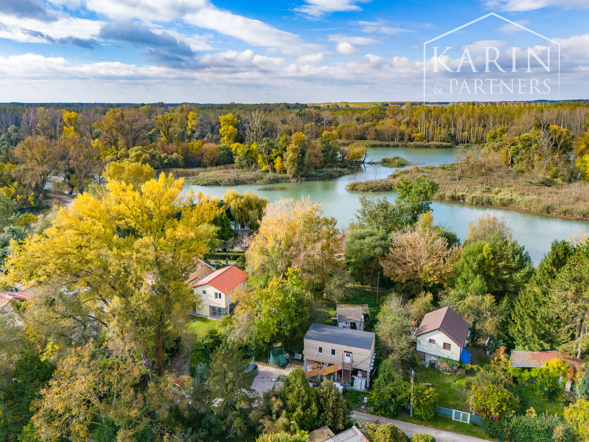 KOMPLETNE ZARIADENÝ 3I DREVODOM V CHATOVEJ OSADE