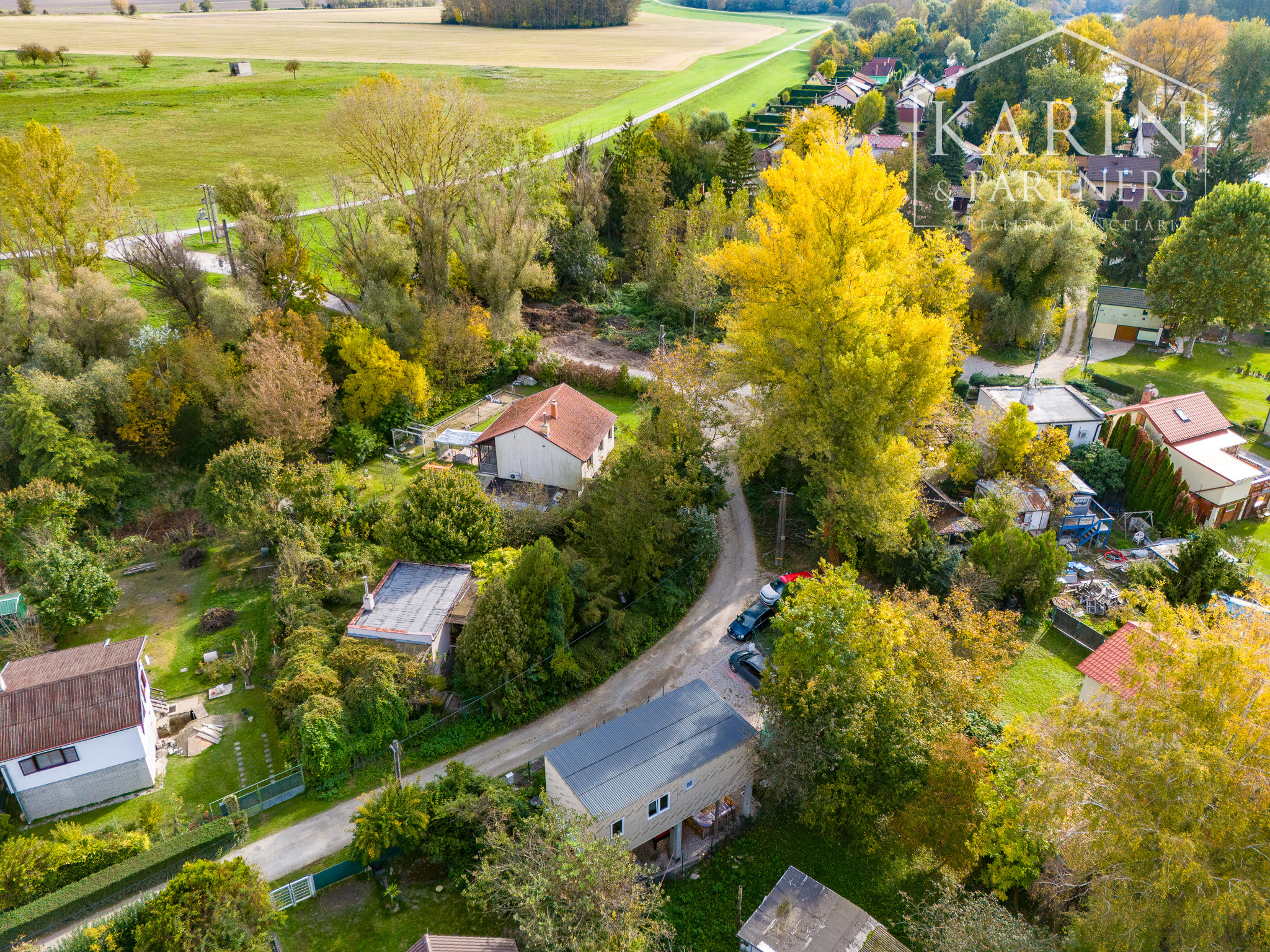 KOMPLETNE ZARIADENÝ 3I DREVODOM V CHATOVEJ OSADE