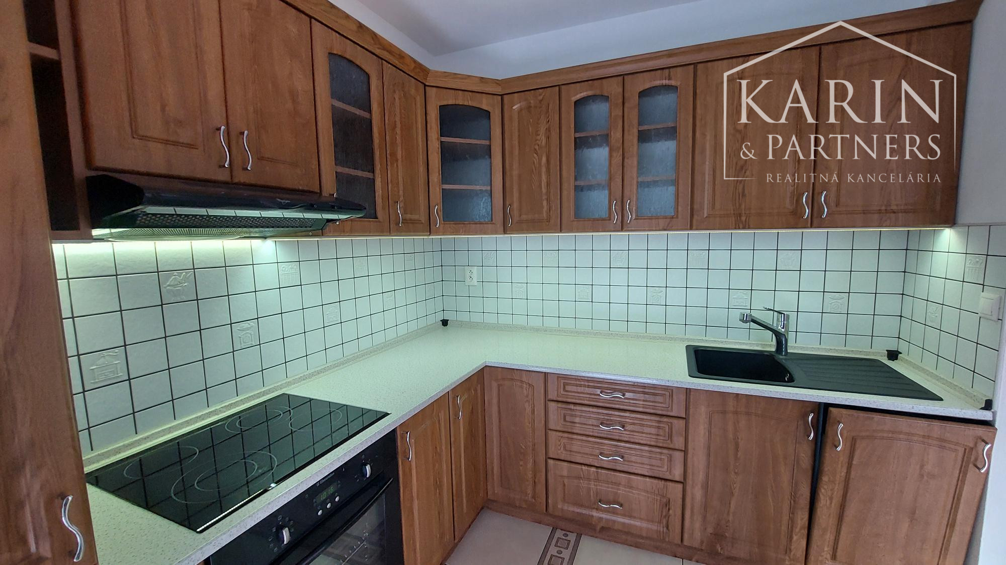 Vajnory - 3 izbový byt s loggiou, pivnicou  a parkovaním