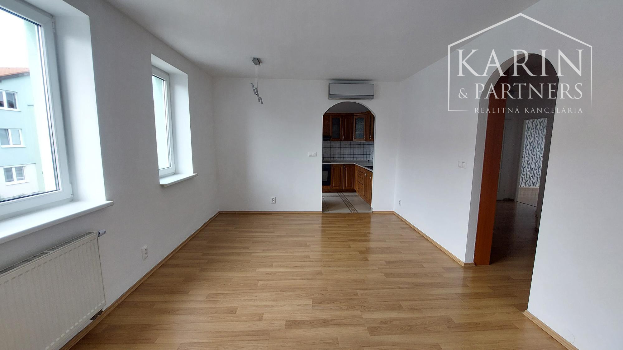 Vajnory - 3 izbový byt s loggiou, pivnicou  a parkovaním