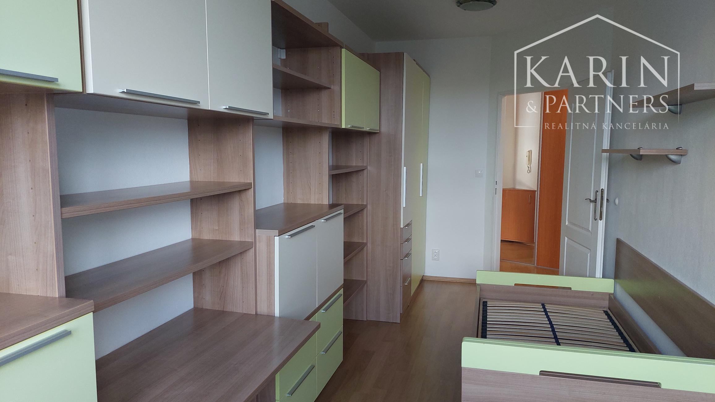 Vajnory - 3 izbový byt s loggiou, pivnicou  a parkovaním