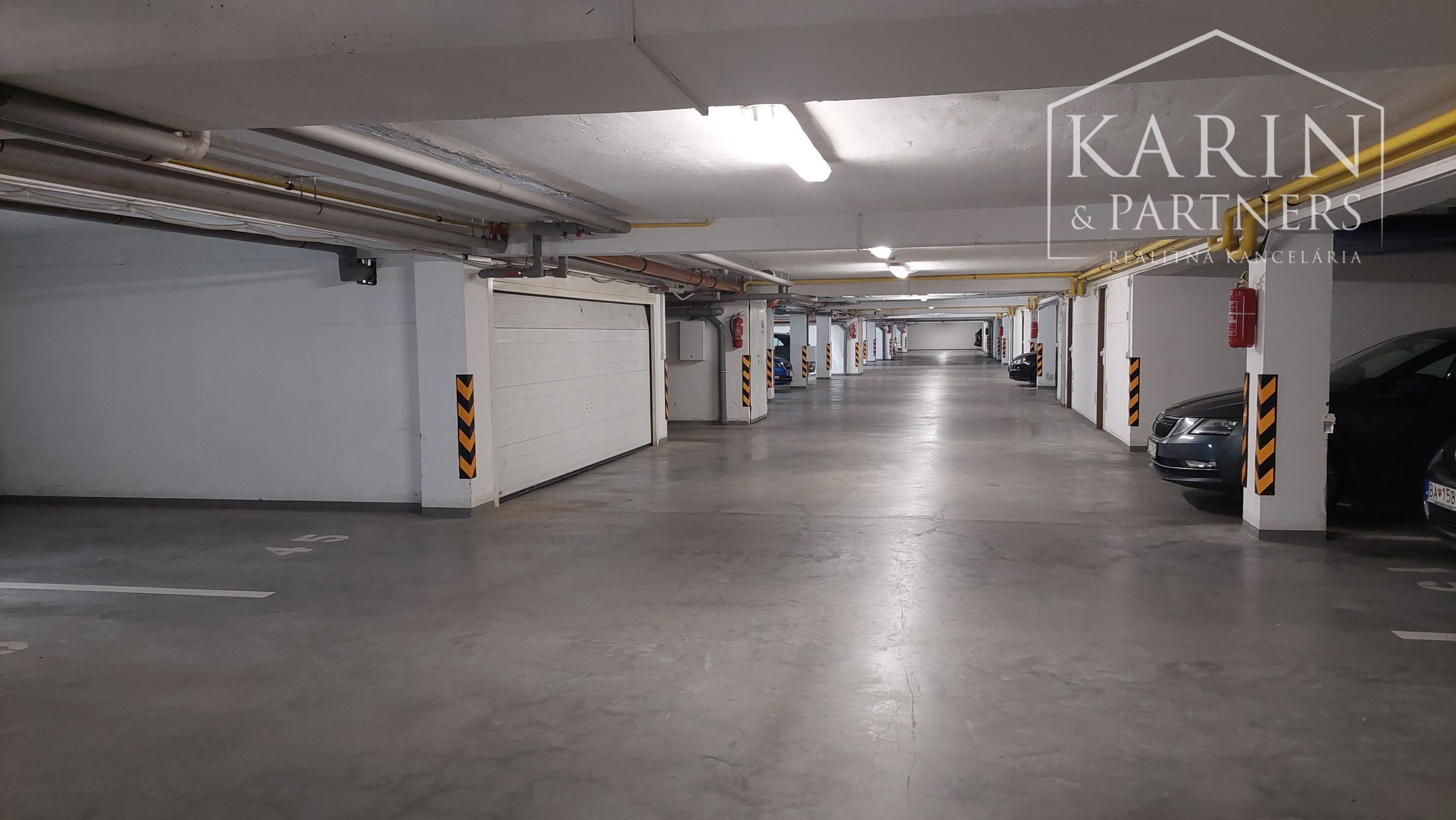 Vajnory - 3 izbový byt s loggiou, pivnicou  a parkovaním