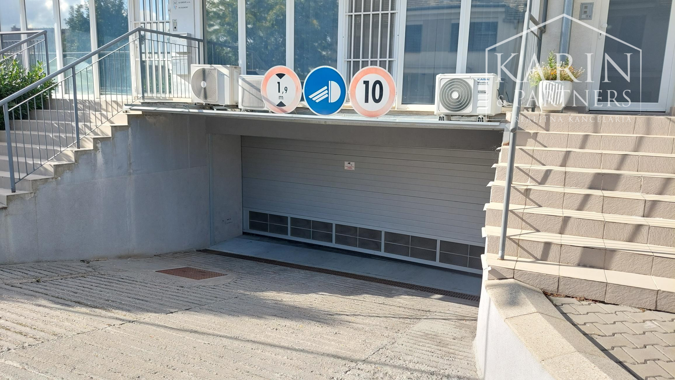 Vajnory - 3 izbový byt s loggiou, pivnicou  a parkovaním