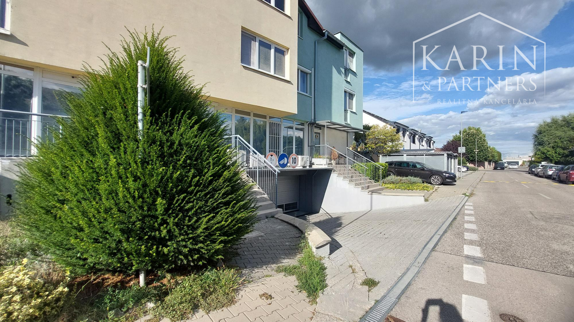 Vajnory - 3 izbový byt s loggiou, pivnicou  a parkovaním