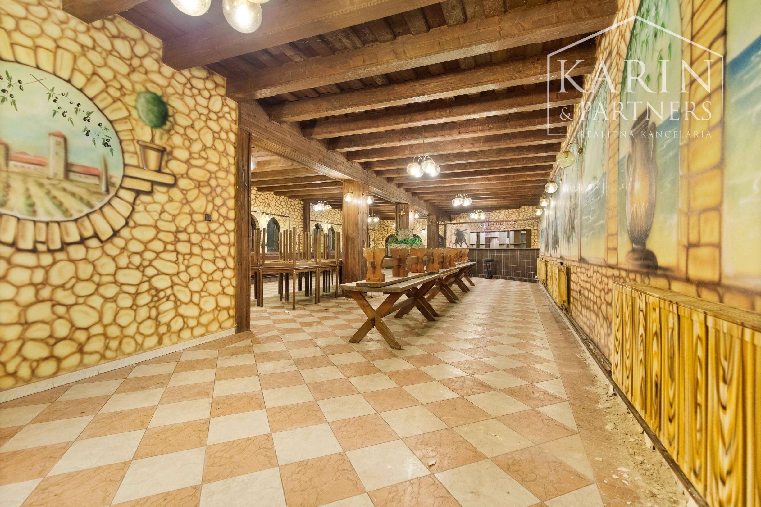 NA PREDAJ – REŠTAURÁCIA S UBYTOVANÍM V HOLÍČI