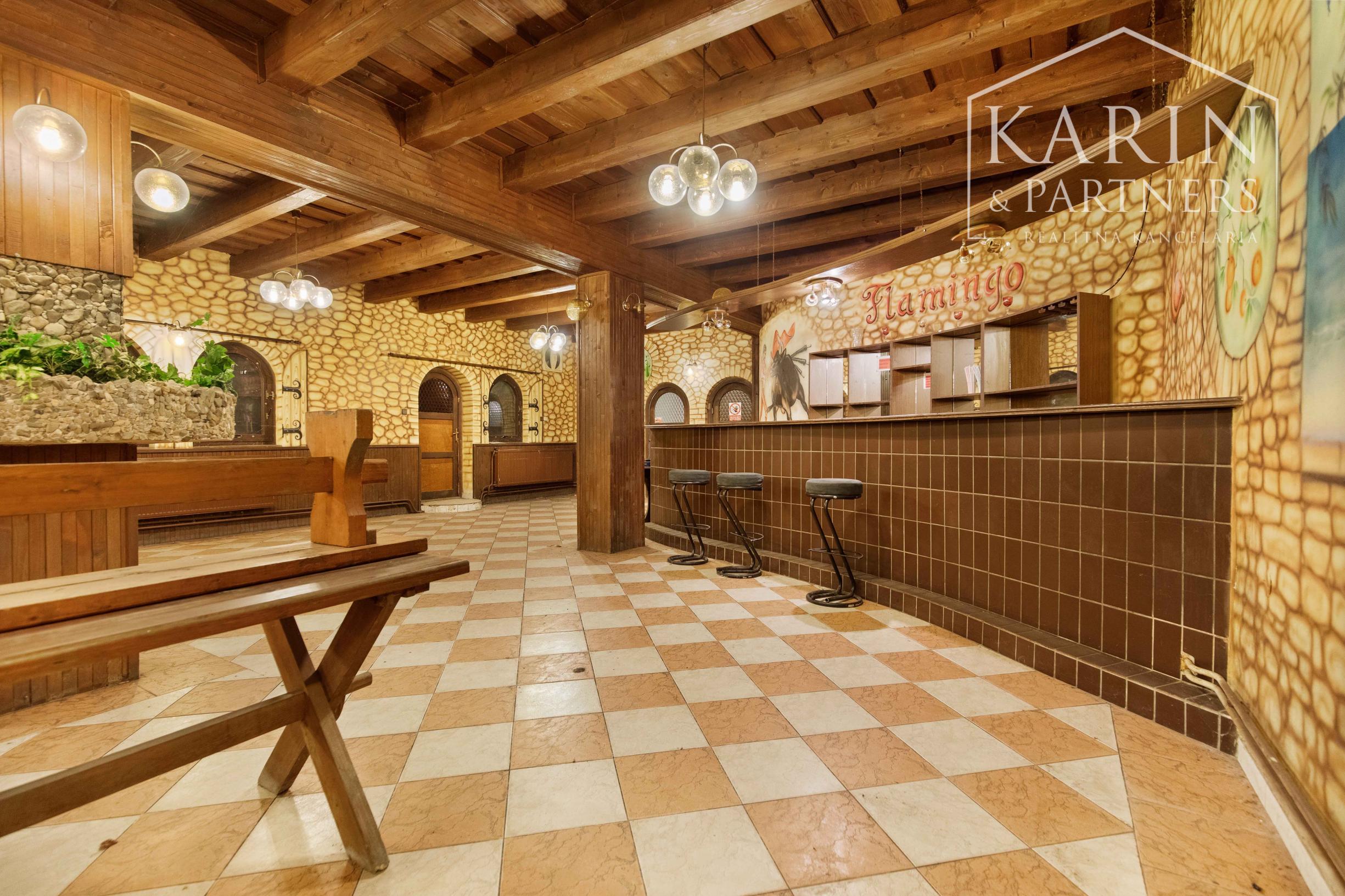 NA PREDAJ – REŠTAURÁCIA S UBYTOVANÍM V HOLÍČI