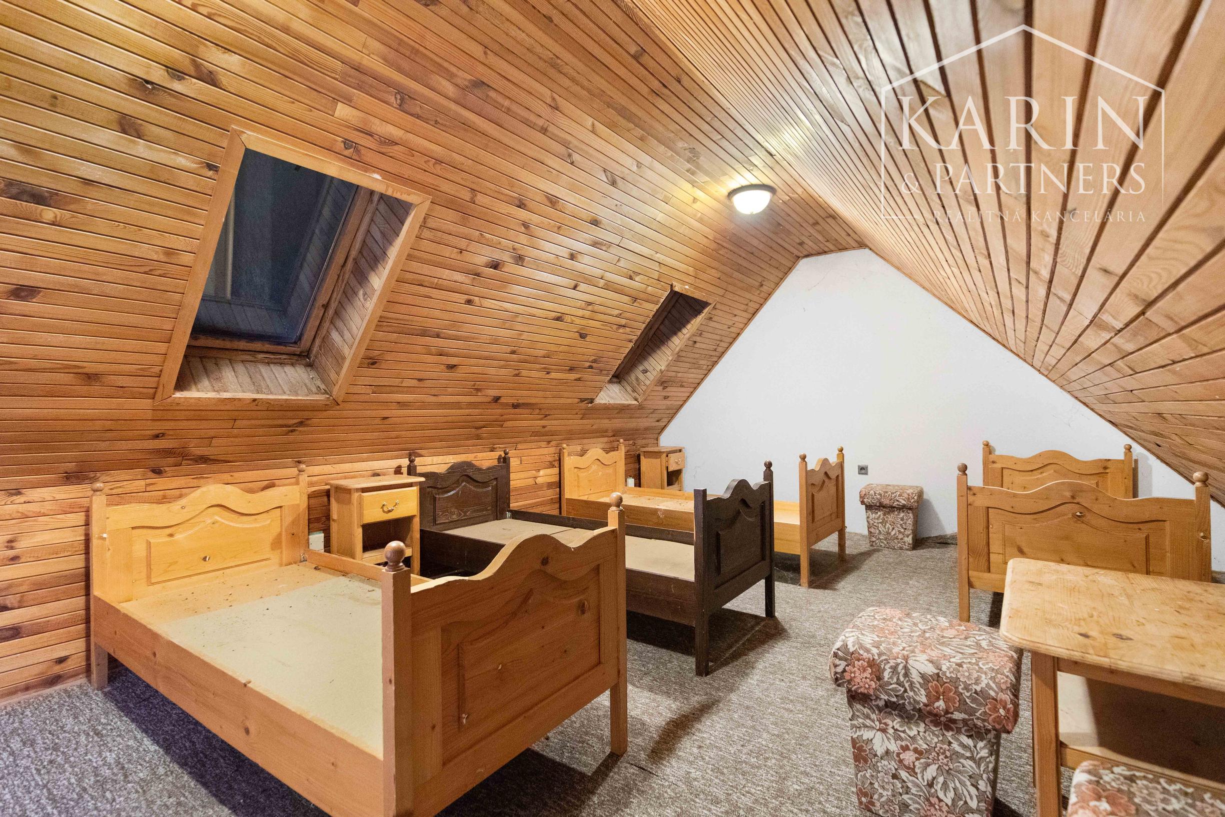 NA PREDAJ – REŠTAURÁCIA S UBYTOVANÍM V HOLÍČI