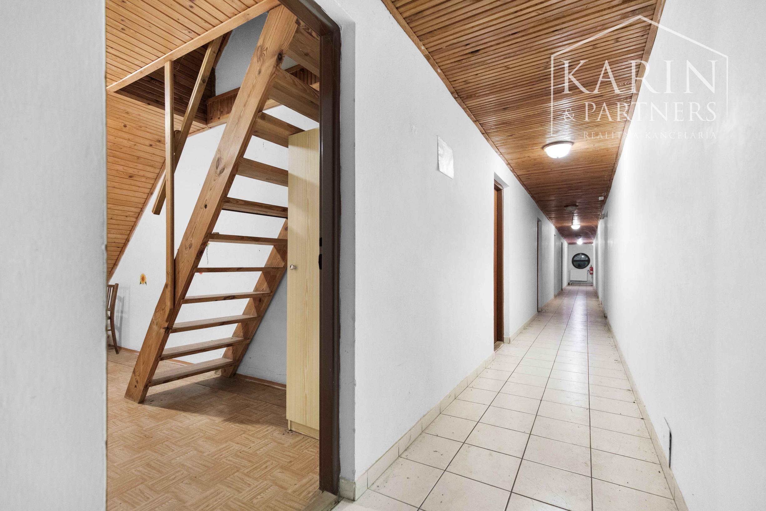 NA PREDAJ – REŠTAURÁCIA S UBYTOVANÍM V HOLÍČI