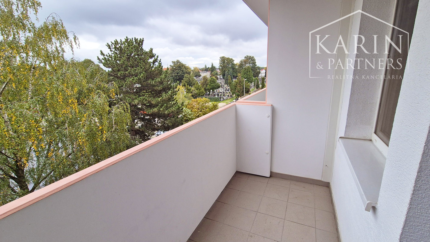 **REZERVOVANÝ**  2-izbový byt s balkónom A. Kubinu v Trnave
